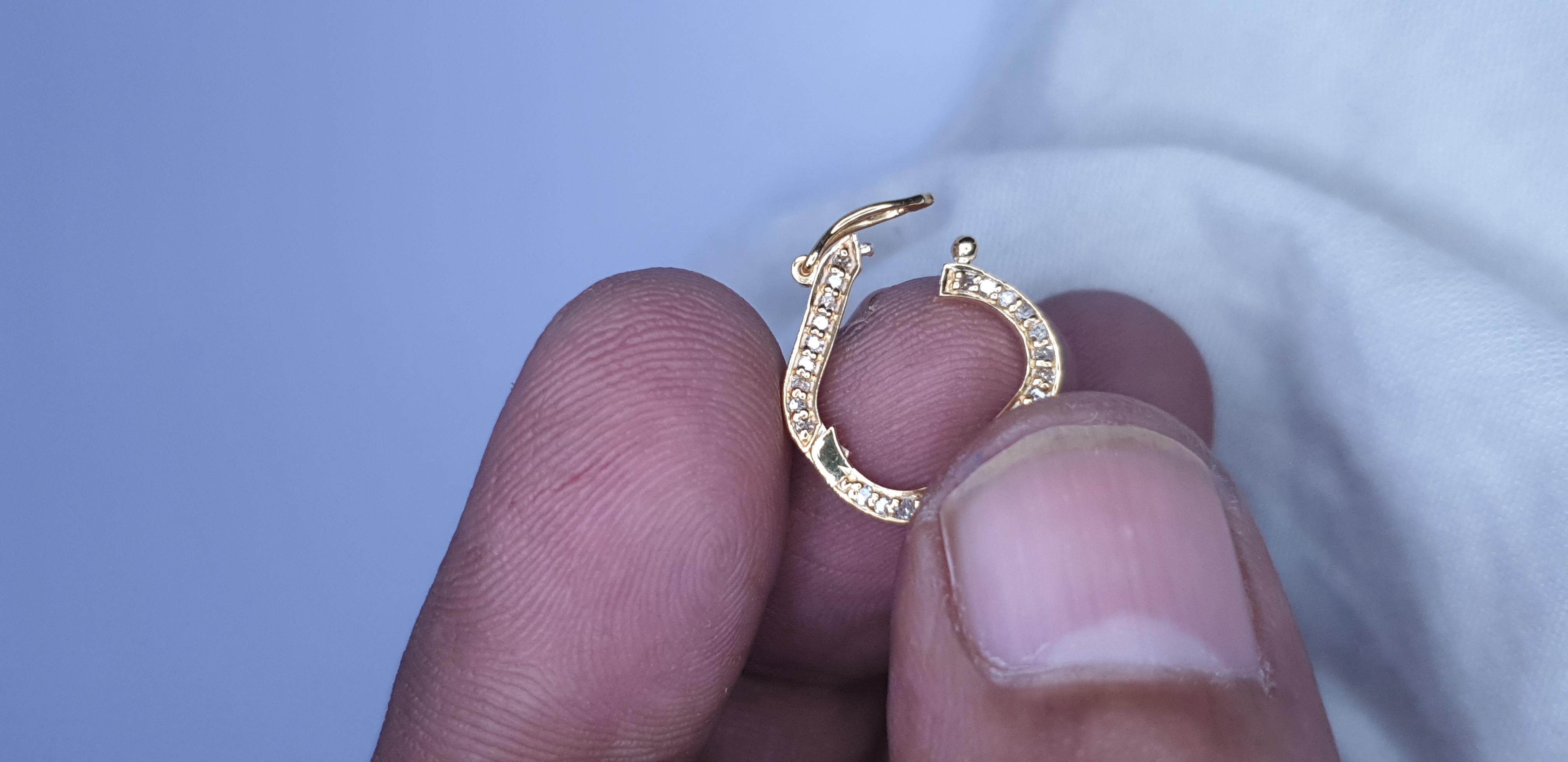 da uomo o donna Ciondolo a moschettone in oro massiccio 14K di forma ovale con diamanti. in vendita