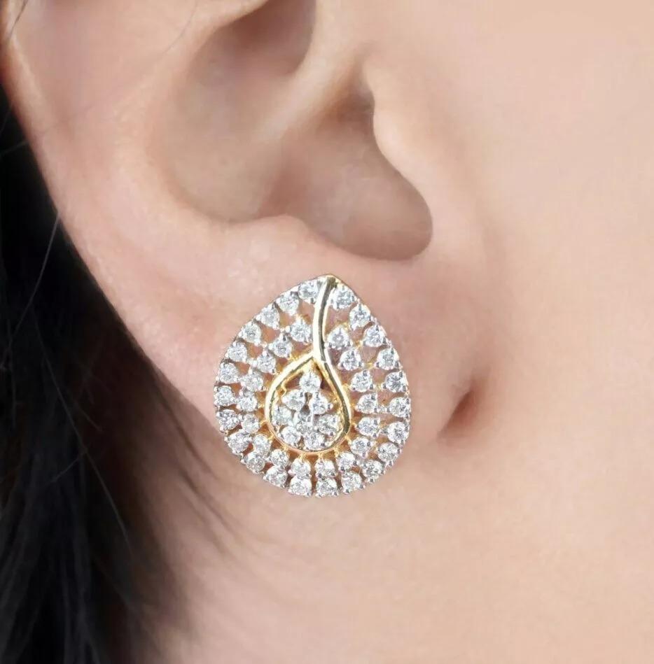 14K Solid Gold Pear Shape Floral Stud Diamond Earring In New Condition For Sale In Chicago, IL