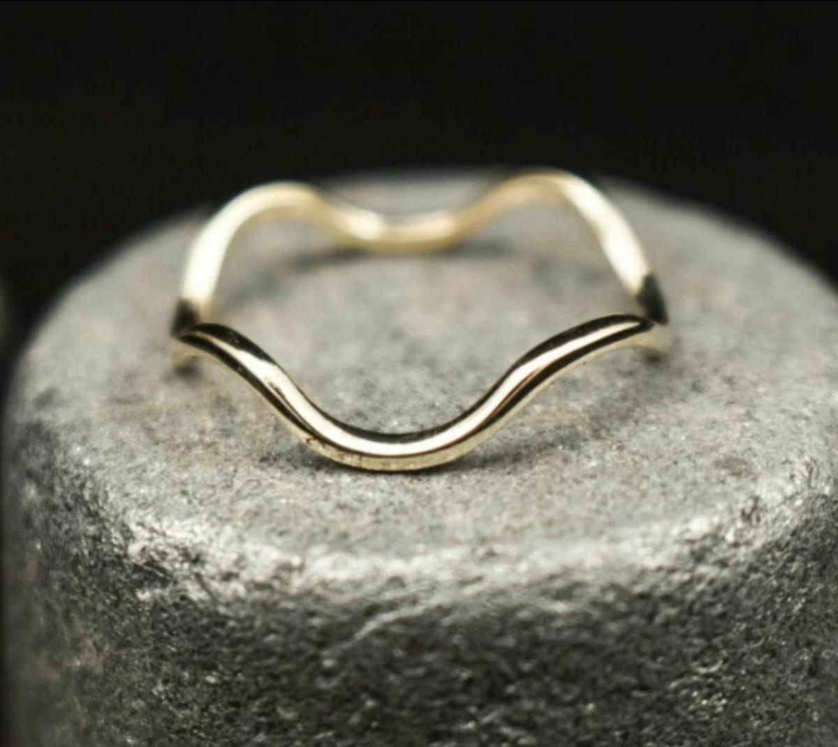 Art déco 14k Gold Plain Band Ring Knuckle Charm Delicate Ring Minimalist Gift en vente