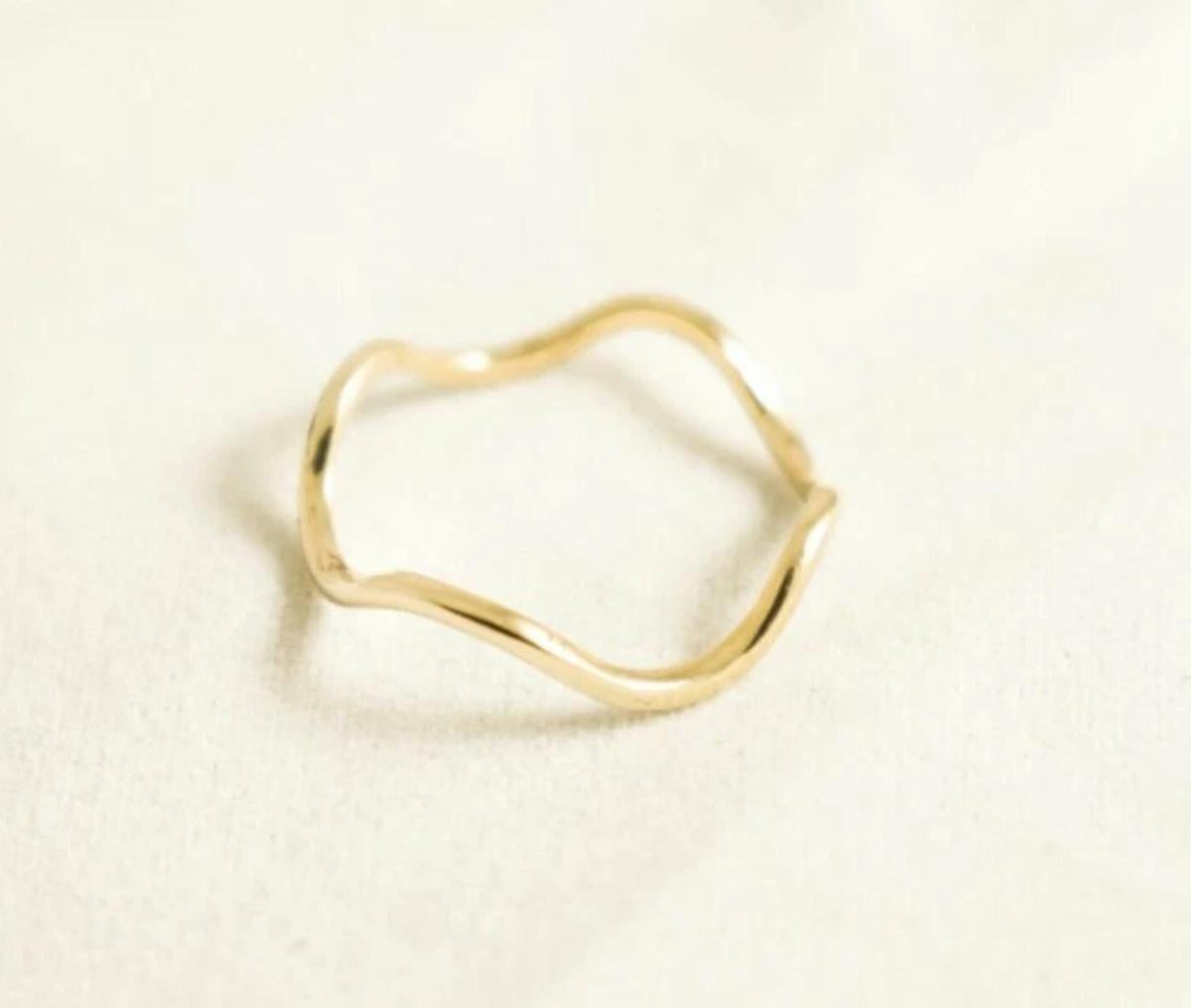 14k Gold Plain Band Ring Knuckle Charm Delicate Ring Minimalist Gift en vente 1