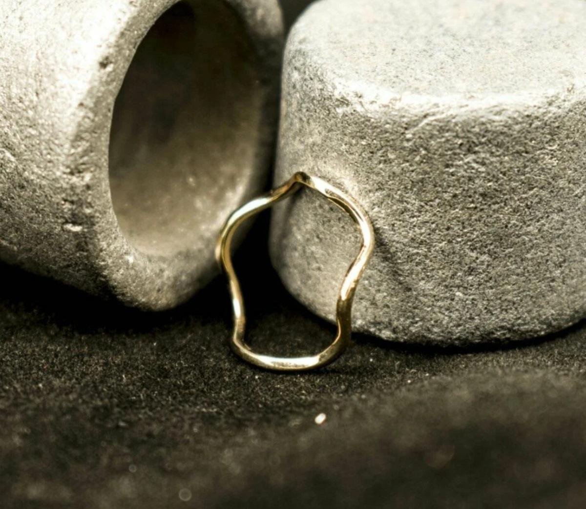 14k Gold Plain Band Ring Knuckle Charm Delicate Ring Minimalist Gift en vente 4