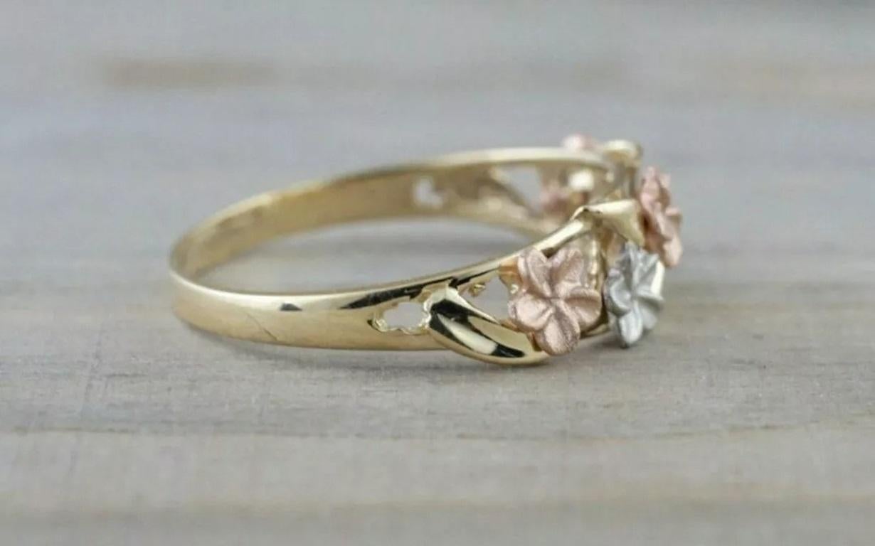14k Solid Gold Plumeria Hawaiian Hawaii Blume Aloha Eternity Ring Promise Ring.
Geringes Gewicht, kann jeden Tag getragen werden

Zusätzliche Informationen:
Zustand: Neu mit Etiketten: Ein brandneuer, unbenutzter und ungetragener Artikel