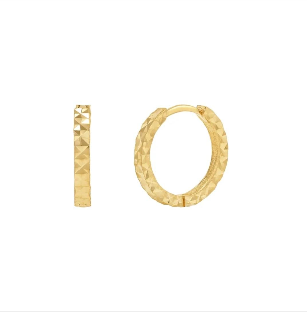 14K Solid Gold Prism Diamond Cut Huggie Earrings For Women Minimalist Hoops

Metal
Yellow Gold
Item Length
13mm Approx
Material
14K Solid Gold
Total Carat Weight
0.24 Cts And Above
Certification
14K Hallmarked

Size: 13mm Diameter Approx

Width: 2mm