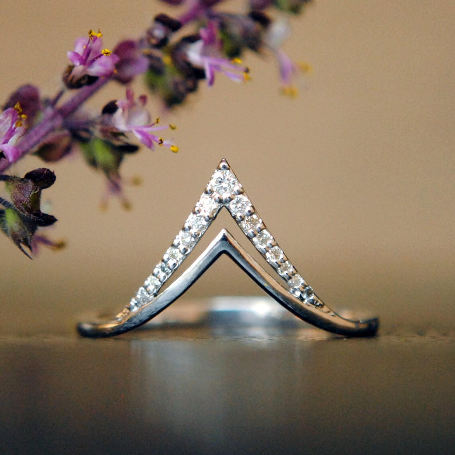 14k Solid Gold Ring Deep Chevron V Diamond Ring Minimalist Jewelry Band For Her.

Diamond Wt. : 0.08 Cts

Color-Clarity Grade : H-I, Vs-Si

Gold Weight 14k: 1.55 gms yellow gold


A P P R O X T I M E

All items are custom made to order. Our approx
