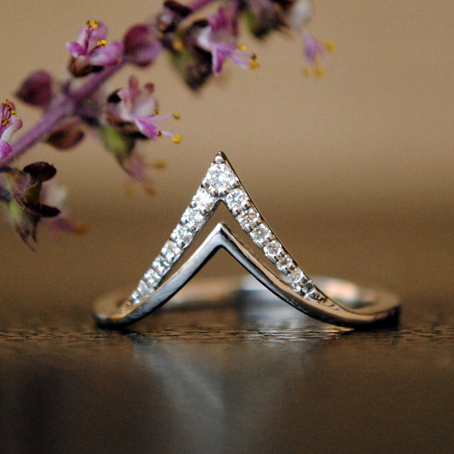 Art Deco 14k Solid Gold Ring Deep Chevron V Diamond Ring Minimalist Jewelry Band For Her. For Sale