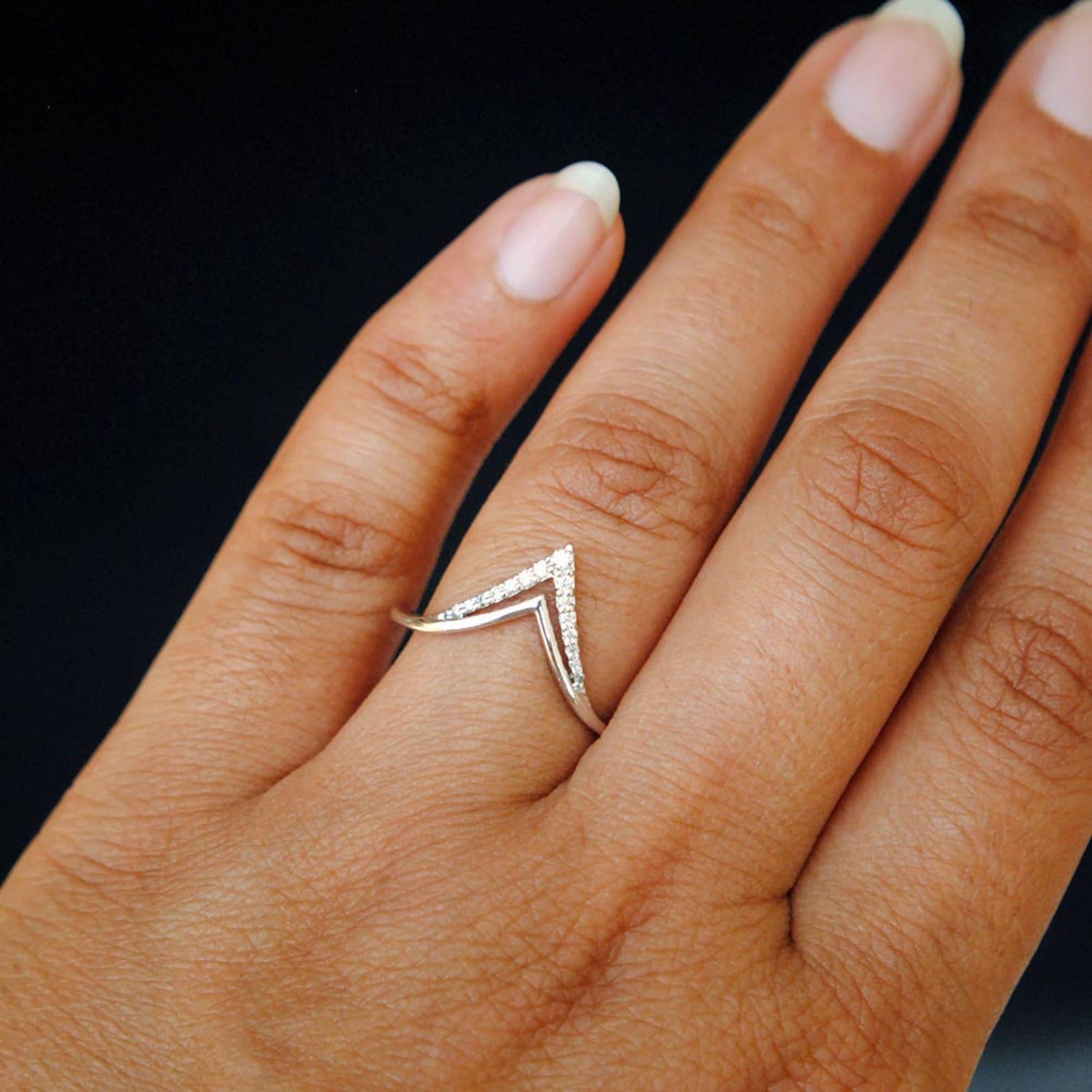14k Solid Gold Ring Deep Chevron V Diamond Ring Minimalist Jewelry Band For Her. For Sale 3