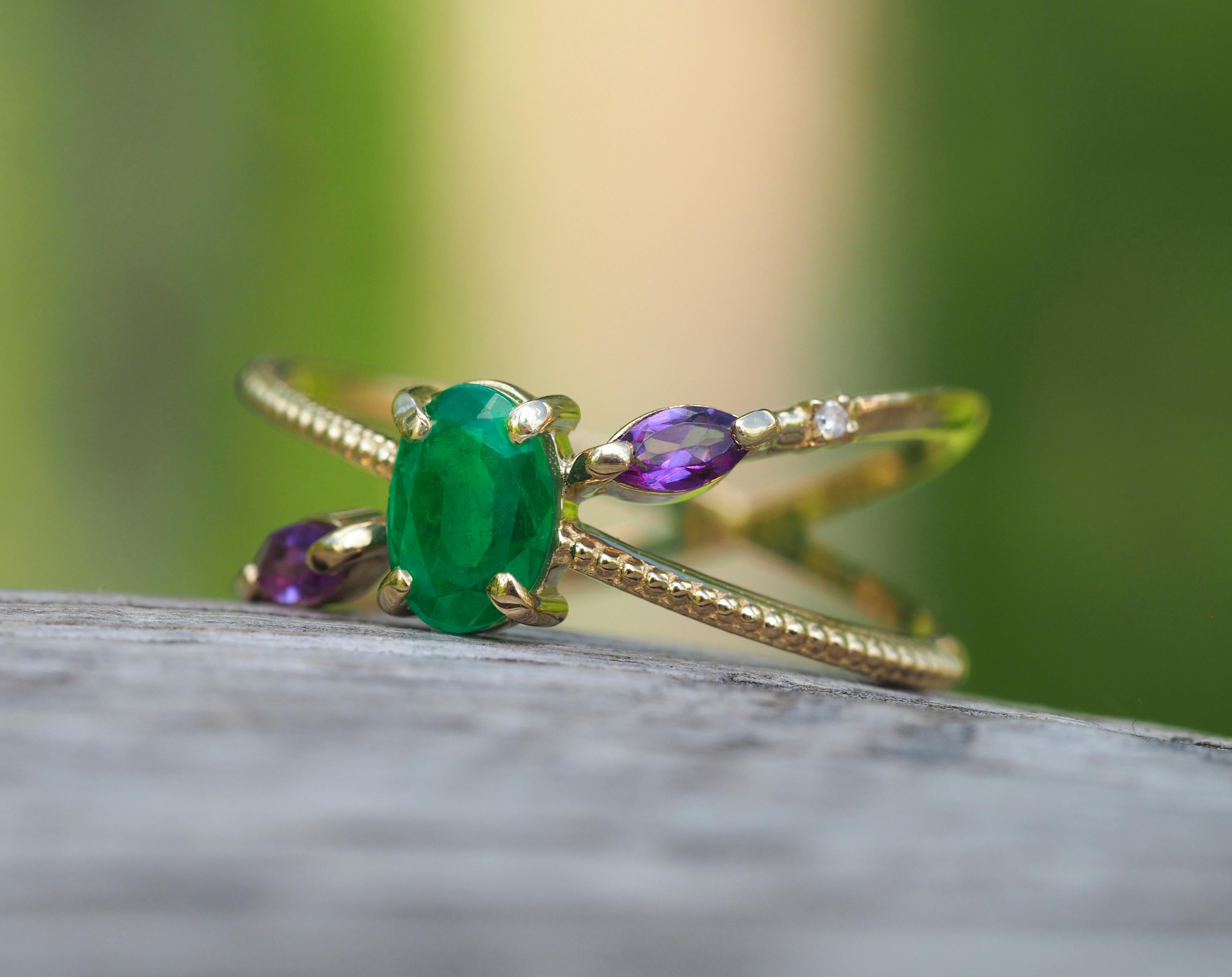 For Sale:  Emerald ring in 14k gold. Oval emerald ring. Real emerald ring.  5