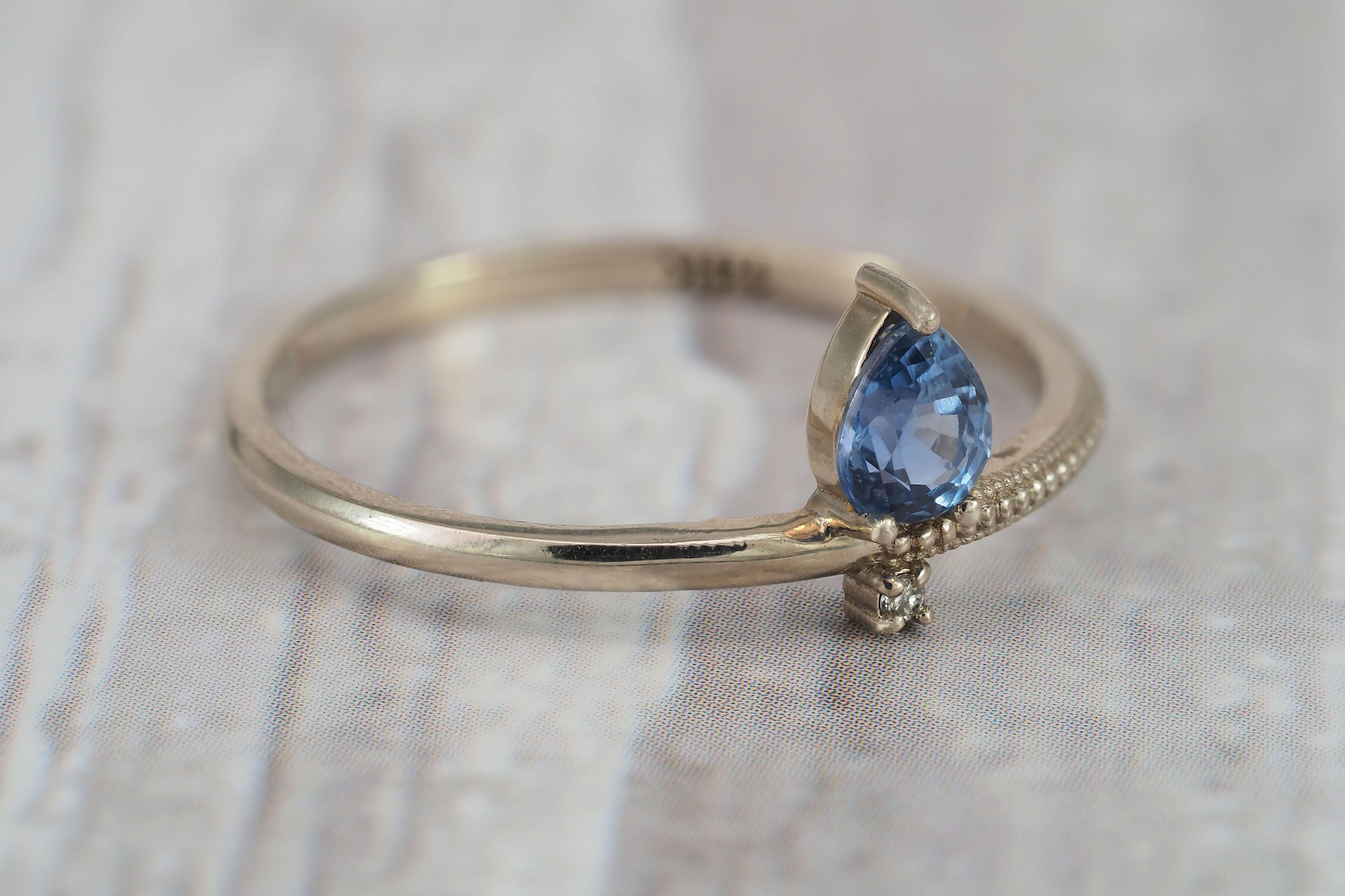 Pear Cut 14k solid gold ring with pear 0.5 ct sapphire. 