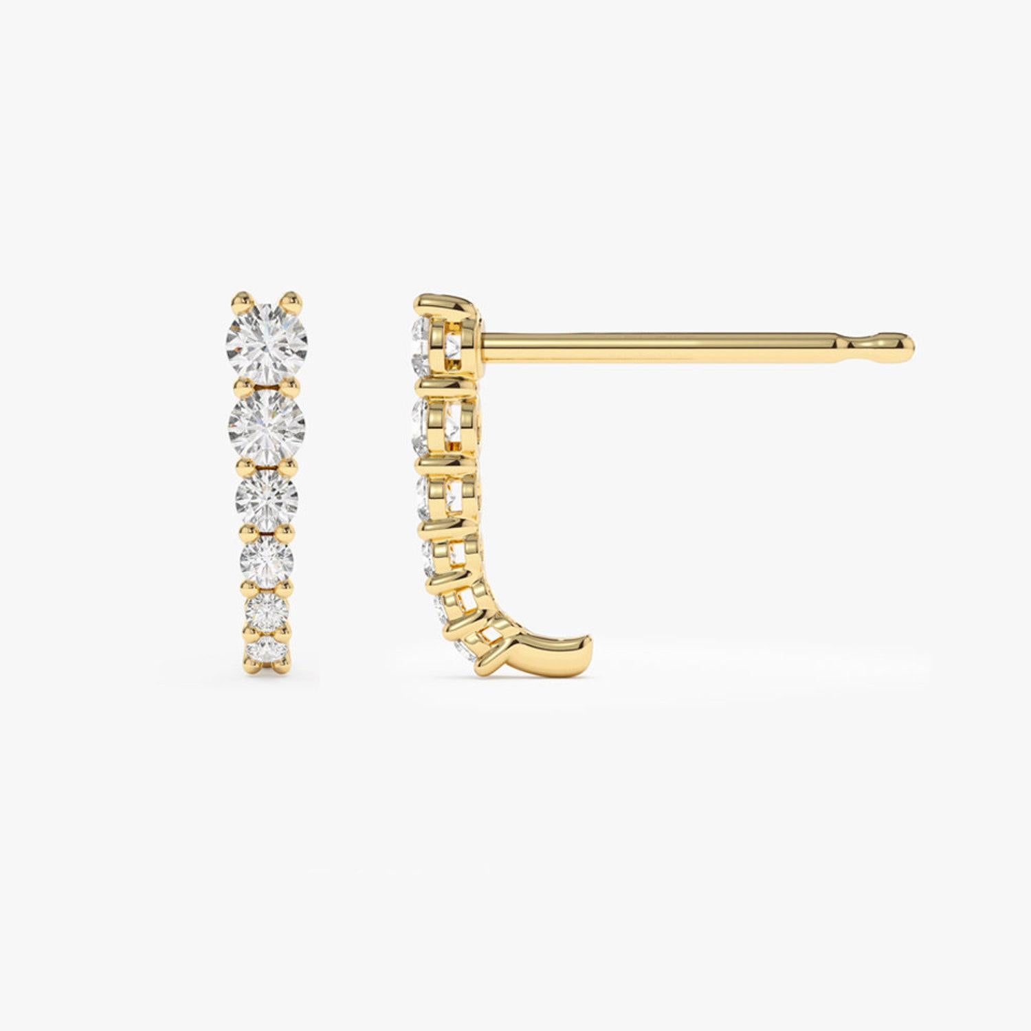 14k Solid Gold Round Diamond Prong Setting Graduating Diamond Stud Earrings For Sale 1