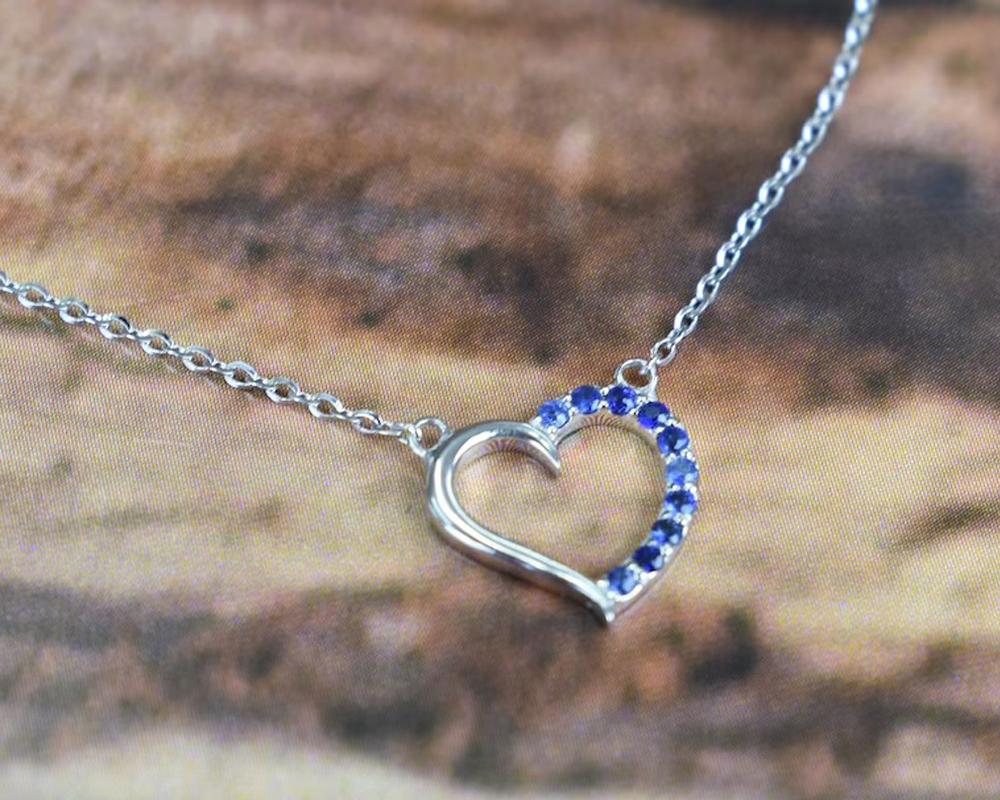 Round Cut 14k Gold Sapphire Necklace Dainty Heart Charm Necklace Valentine Jewelry For Sale