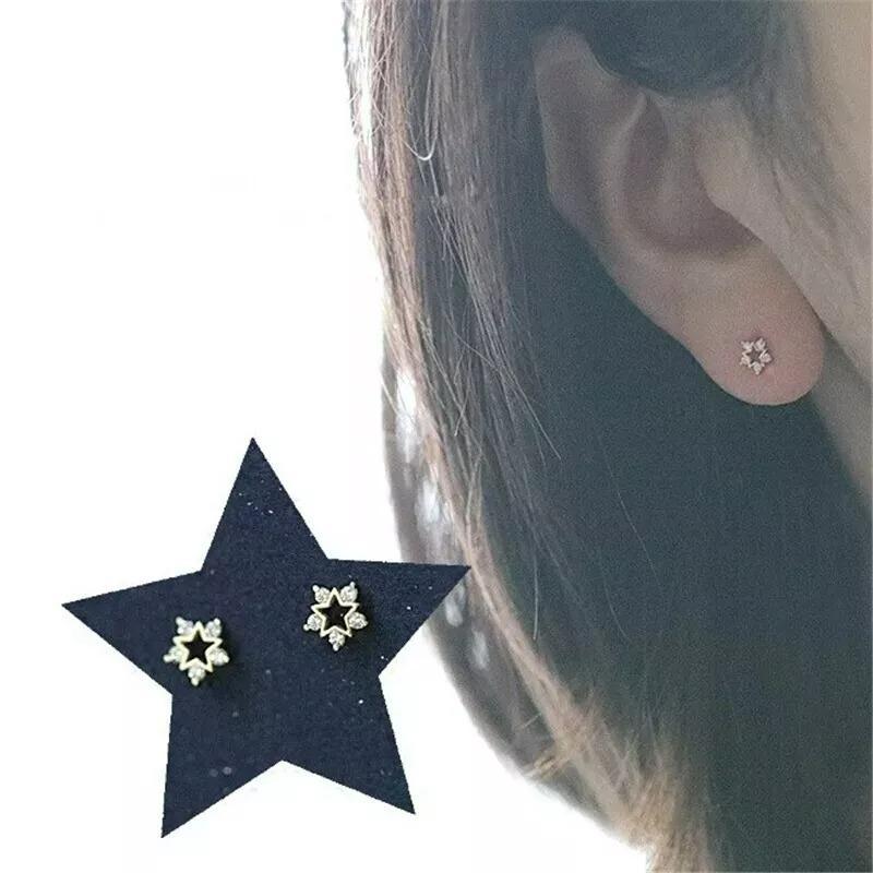 14K Solid Gold Simple Diamond Earring for Women Gold Exquisite In New Condition For Sale In Chicago, IL