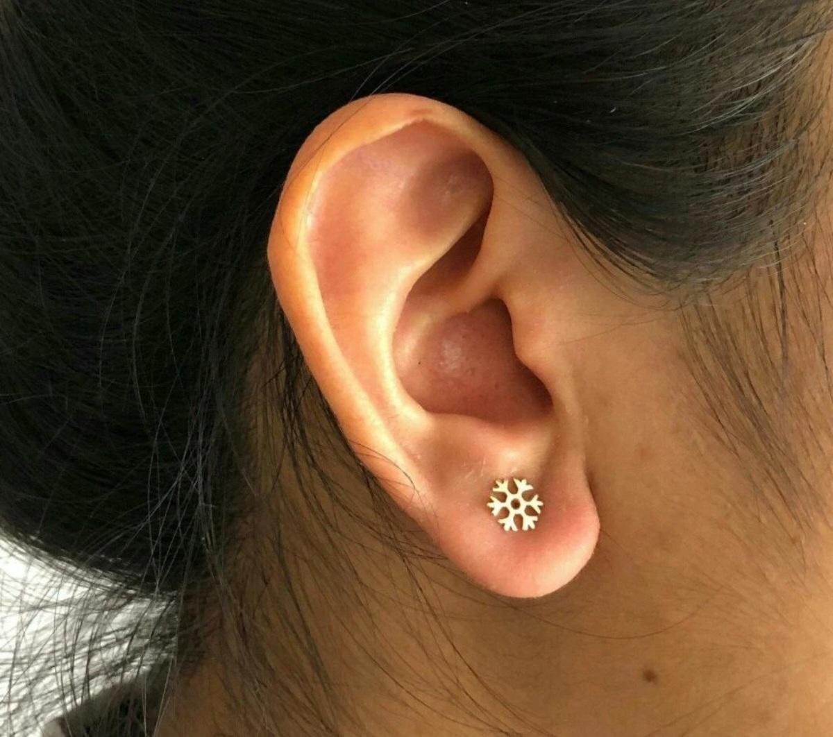 14k Or massif Flocon de neige Piercing d'oreille Piercing d'oreille nez en or délicat Cadeau Neuf - En vente à Chicago, IL