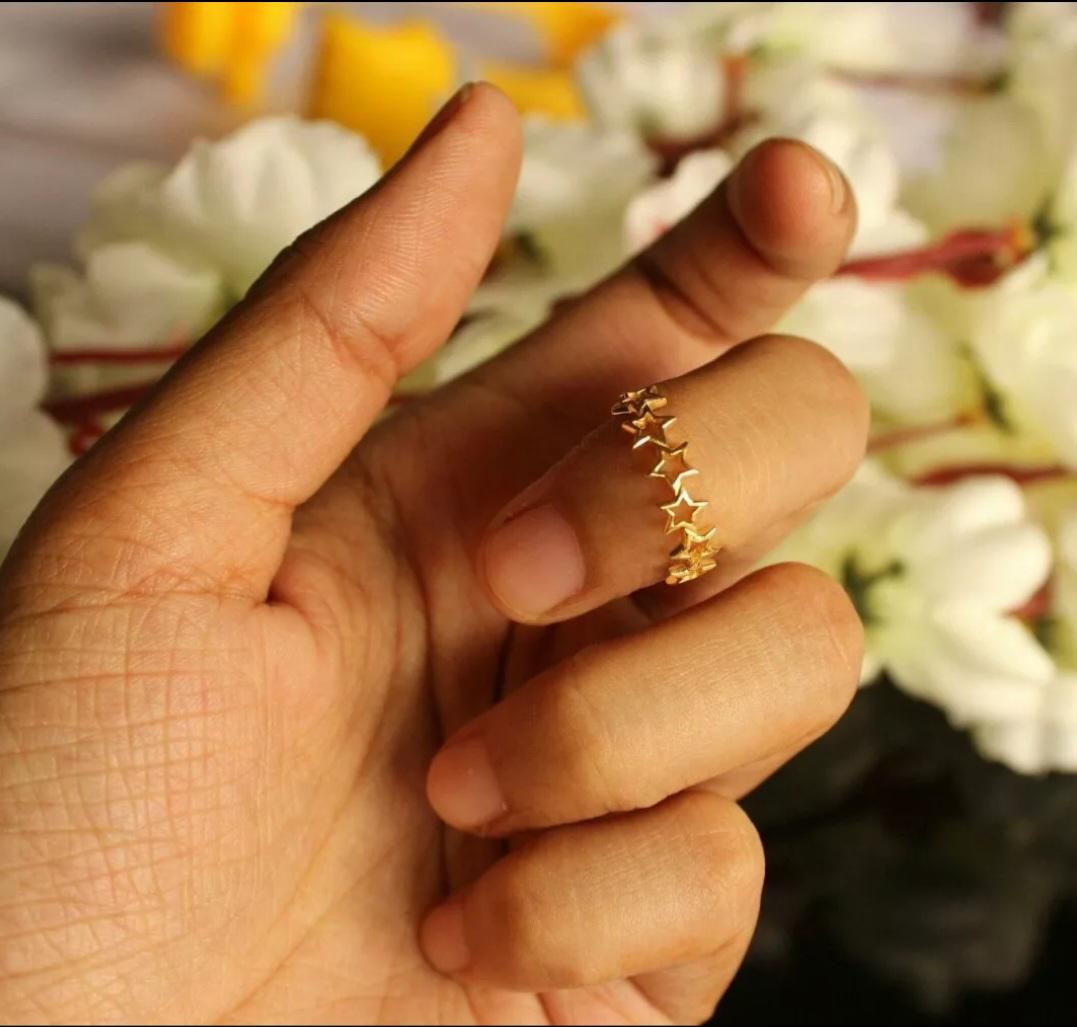 Femenino o masculino Anillo de oro macizo de 14 quilates Estrella Eternidad Anillo Estrella Celeste Anillo de pedida de diseño. en venta