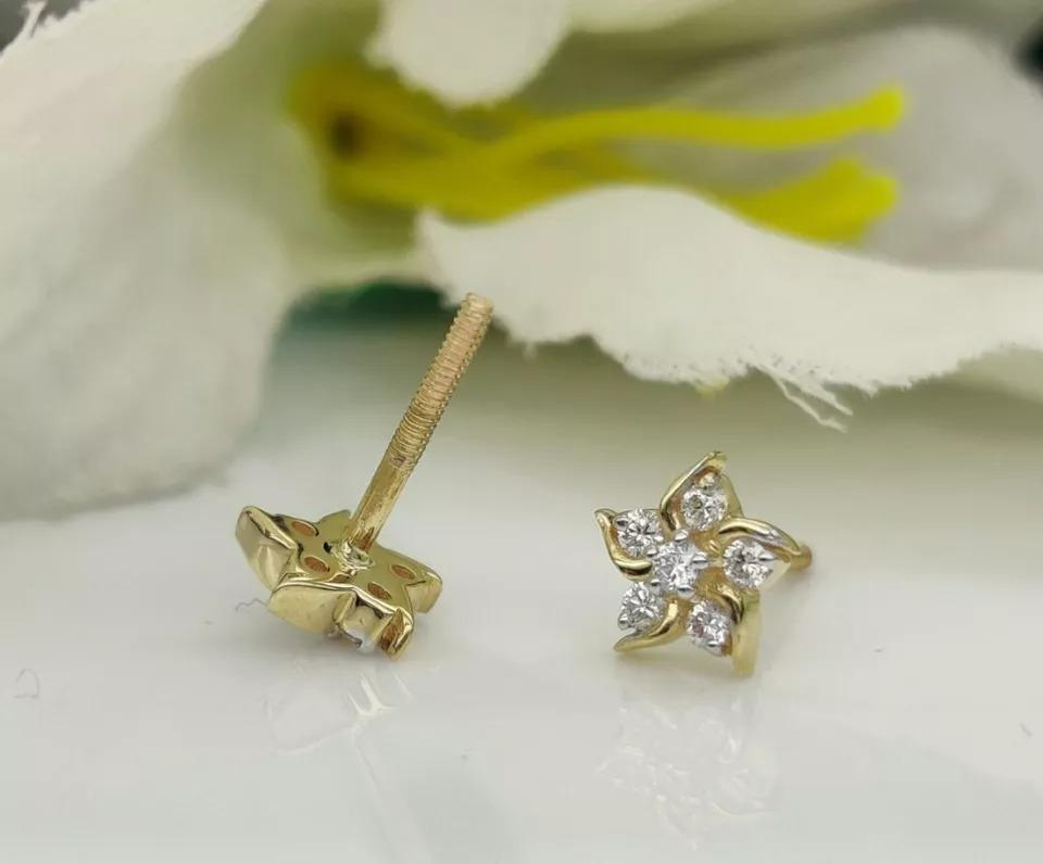 14k Massivgold Star Natürlicher Diamant Minimalistischer Gold-Stern-Ohrstecker (Rundschliff) im Angebot