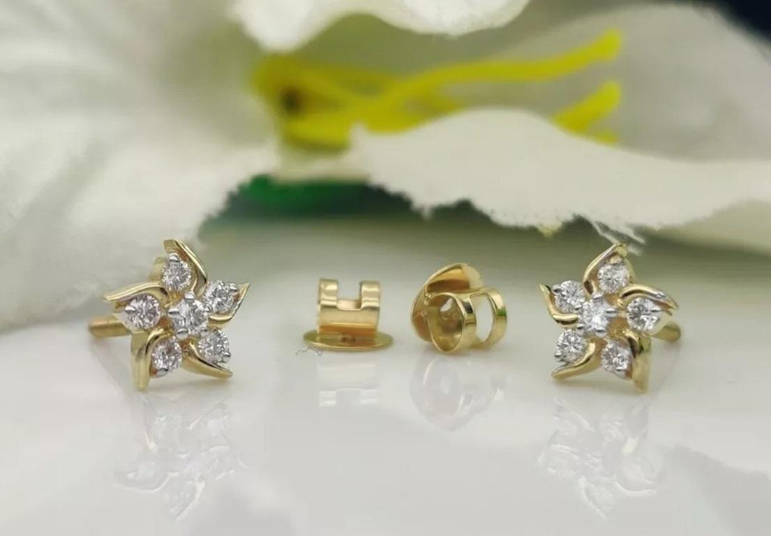 14k Massivgold Star Natürlicher Diamant Minimalistischer Gold-Stern-Ohrstecker im Zustand „Neu“ im Angebot in Chicago, IL