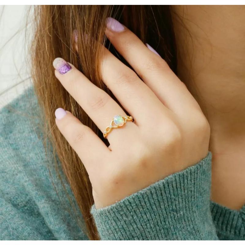 14k Solid Gold Statement Diamond and Opal Wedding Ring In New Condition For Sale In Chicago, IL