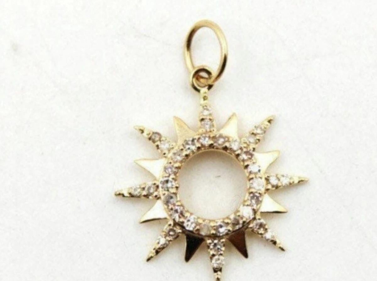 14K Solid Gold Sunburst Anhänger für Frauen Dainty Anhänger Weihnachtsgeschenk für Sie. (Rundschliff) im Angebot