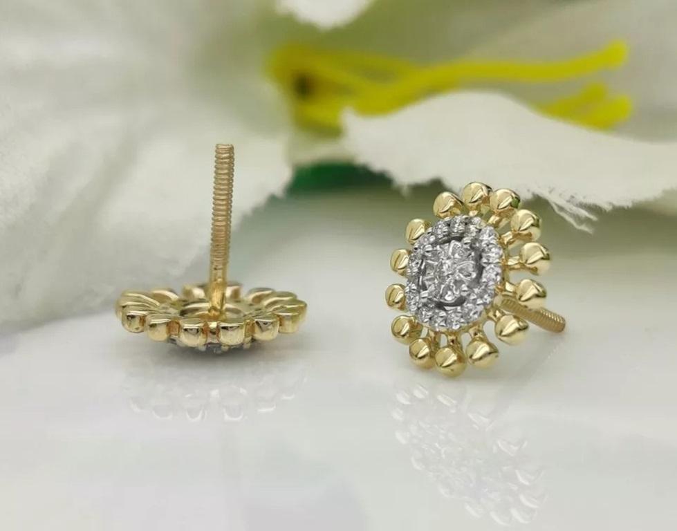 14k Solid Gold Sunflower Earrings Diamond Tiny Floral Gold Earring In New Condition For Sale In Chicago, IL