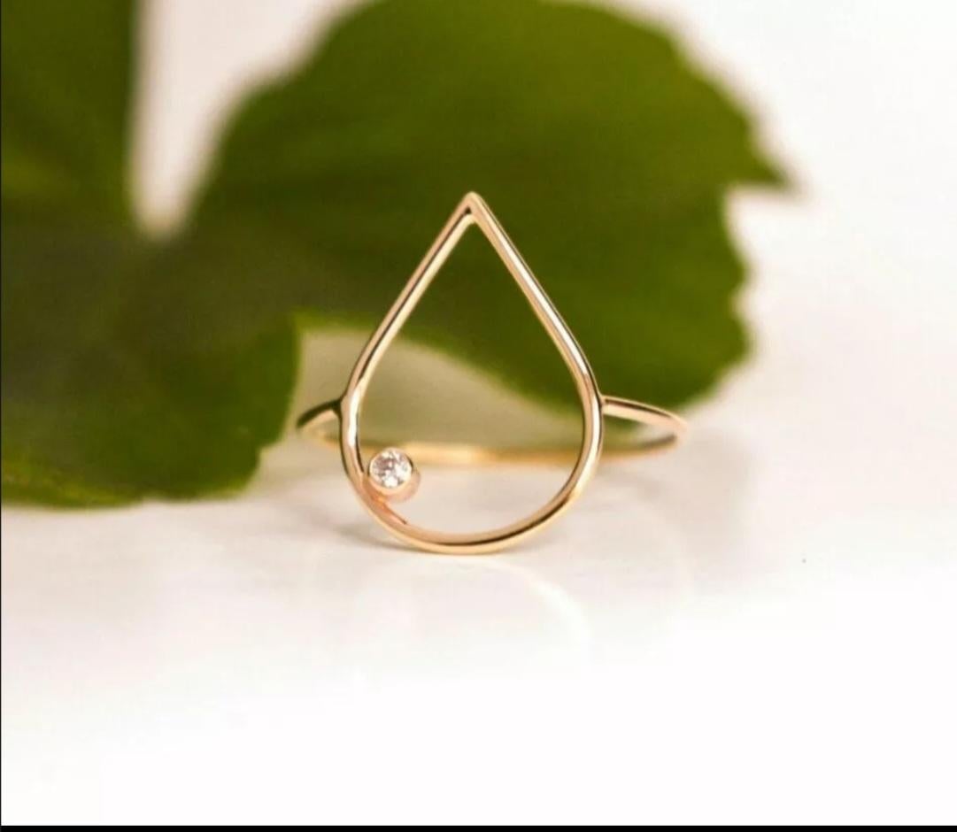 da uomo o donna Anello sottile con diamante a forma di goccia in oro massiccio 14k, fatto a mano e impilabile A. Valentin in vendita
