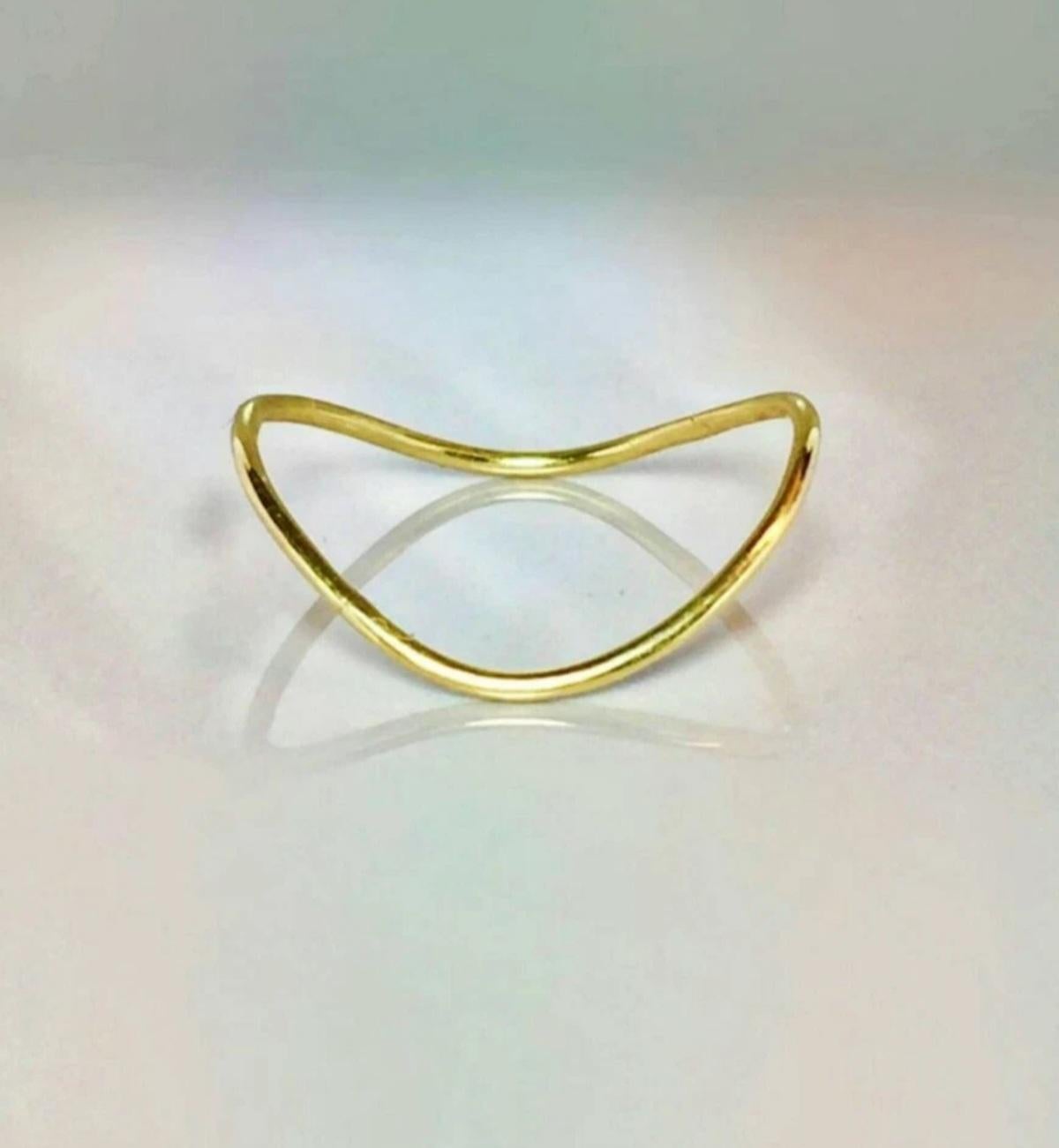 14k Solid Gold Thin Chevron Curved Ring Handmade Delicate Ocean Wave Valentines. im Angebot 1