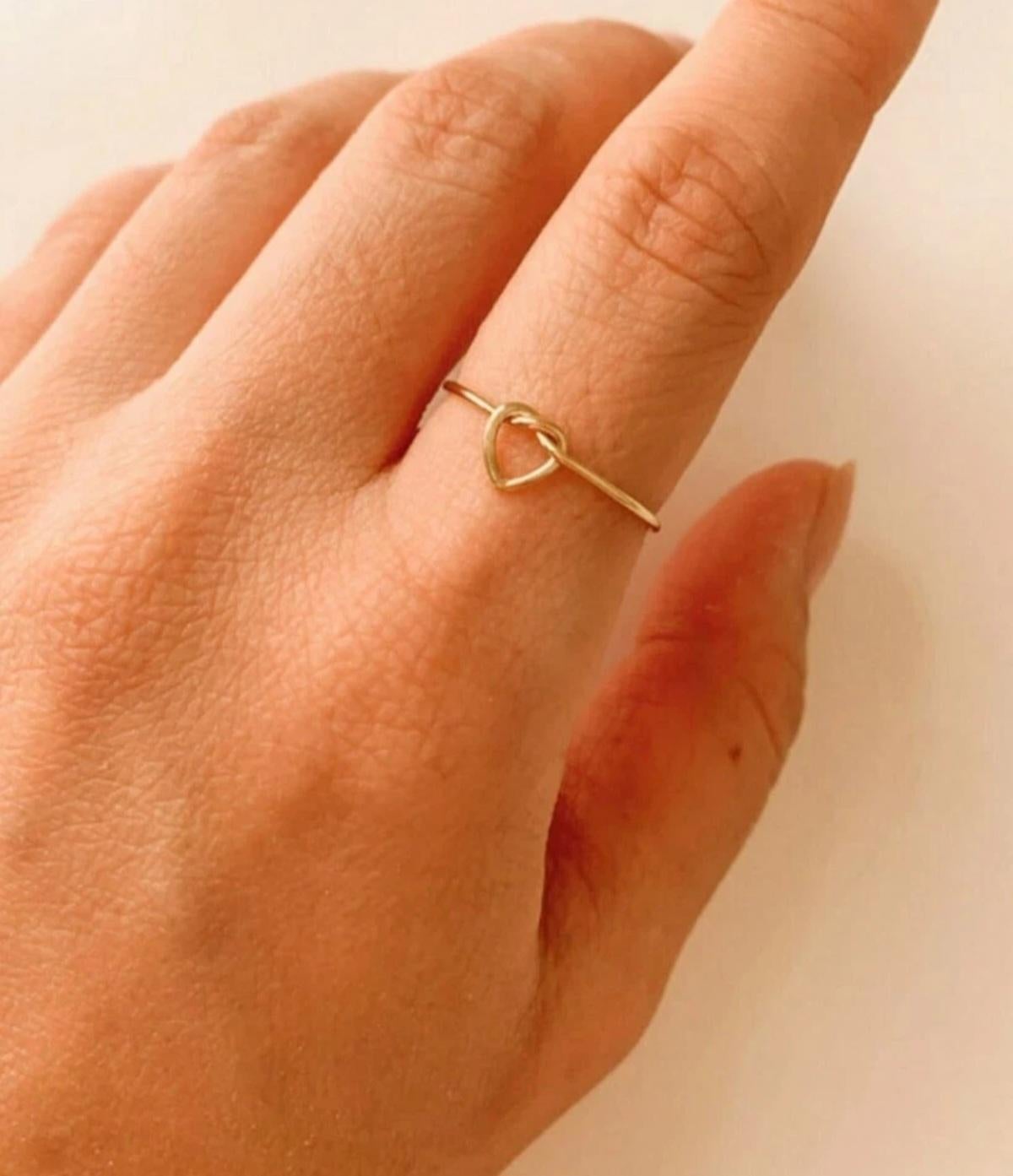 Anillo de oro macizo de 14 quilates con nudo en forma de corazón hecho a mano Art Decó en venta