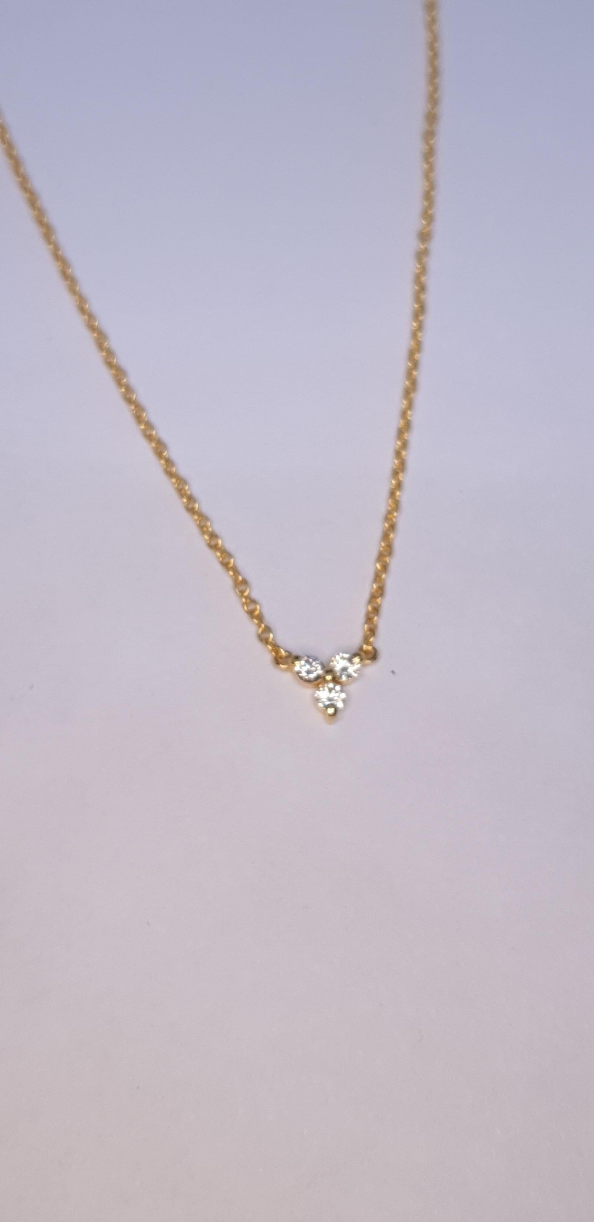 Collier en or massif 14K à trois diamants Breloque en diamant naturel. en vente 4
