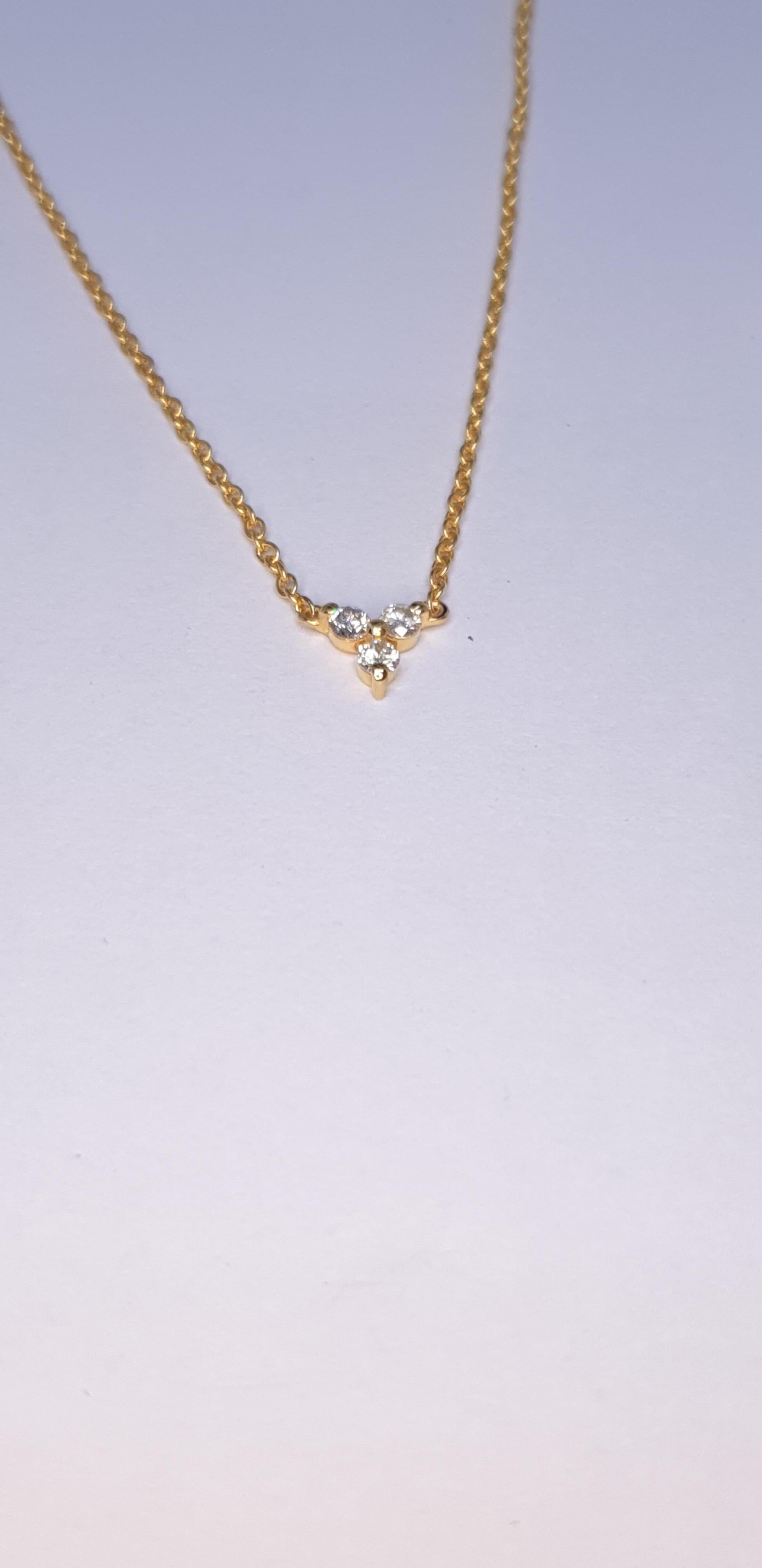 Collier en or massif 14K à trois diamants Breloque en diamant naturel. en vente 6
