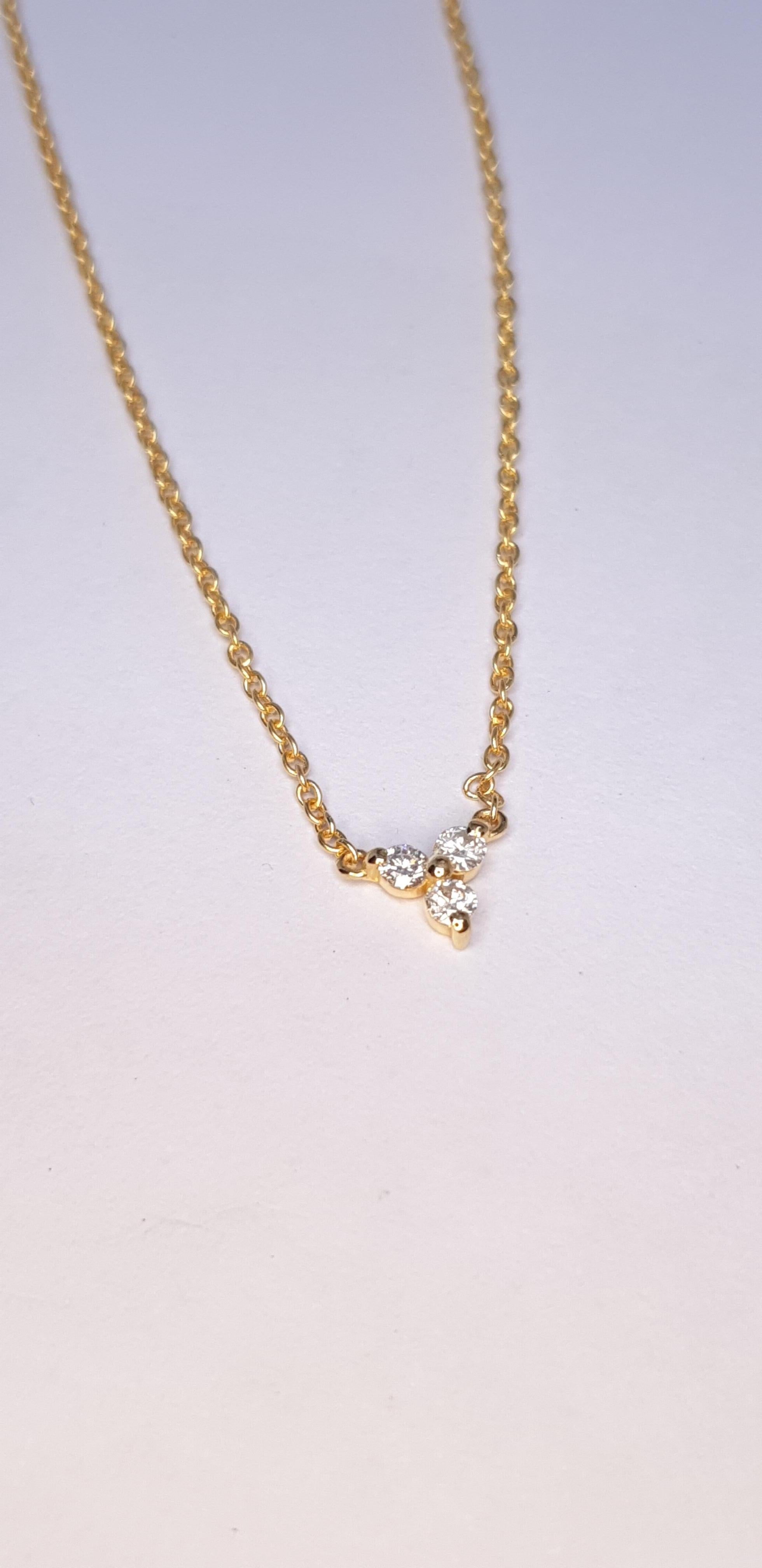 Collier en or massif 14K à trois diamants Breloque en diamant naturel. en vente 7