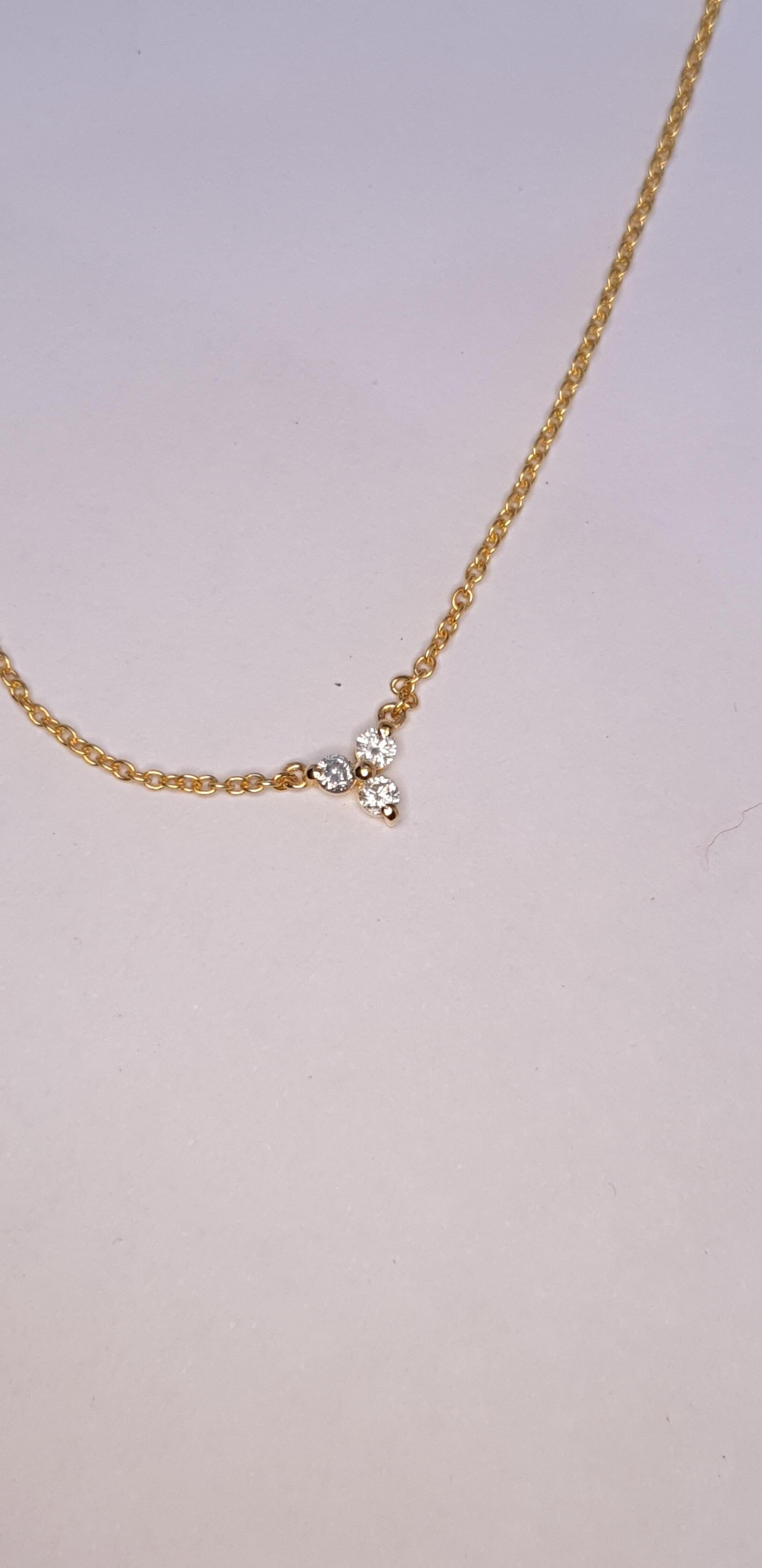 Collier en or massif 14K à trois diamants Breloque en diamant naturel. en vente 11