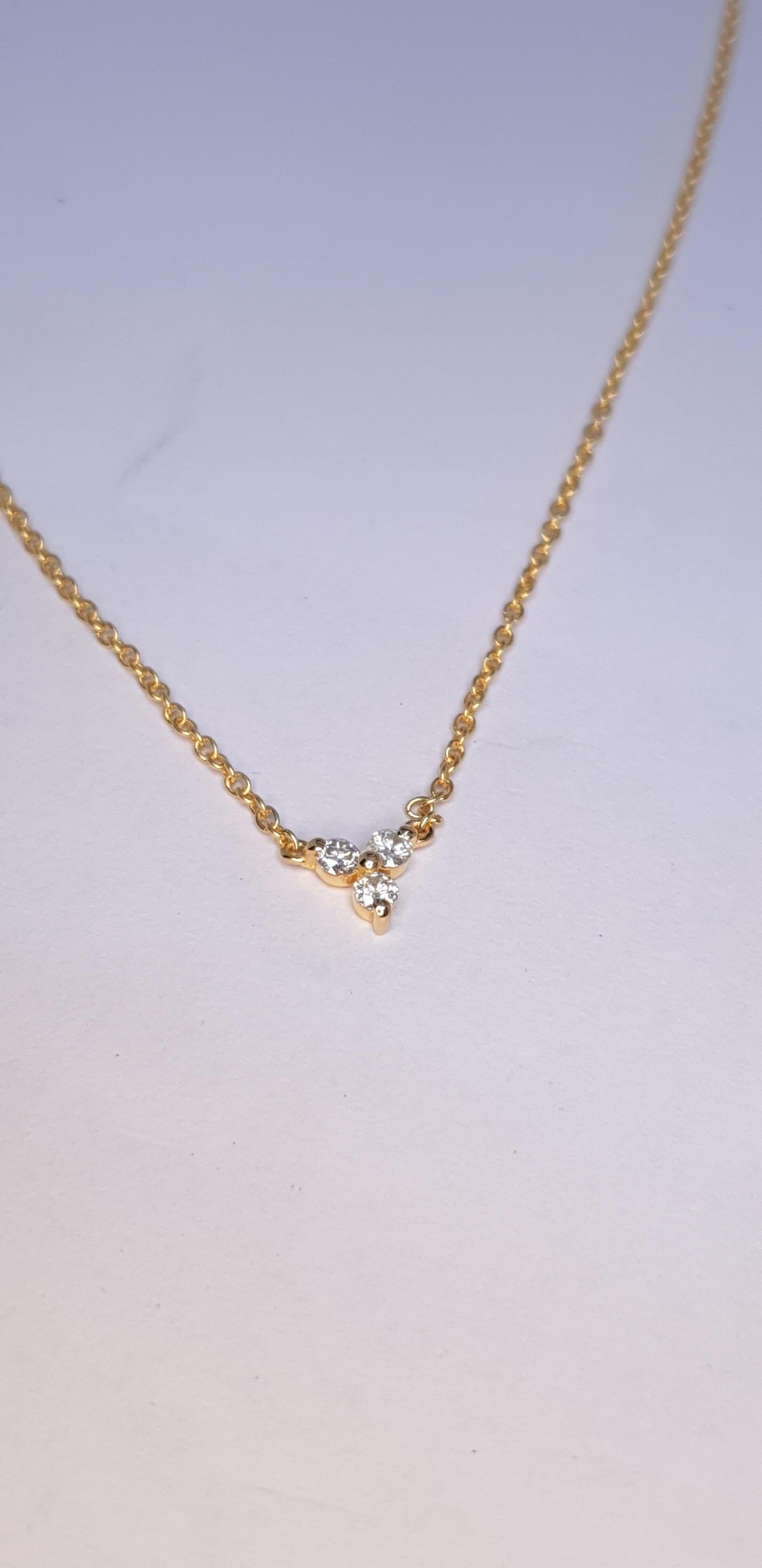 Collier en or massif 14K à trois diamants Breloque en diamant naturel. en vente 13
