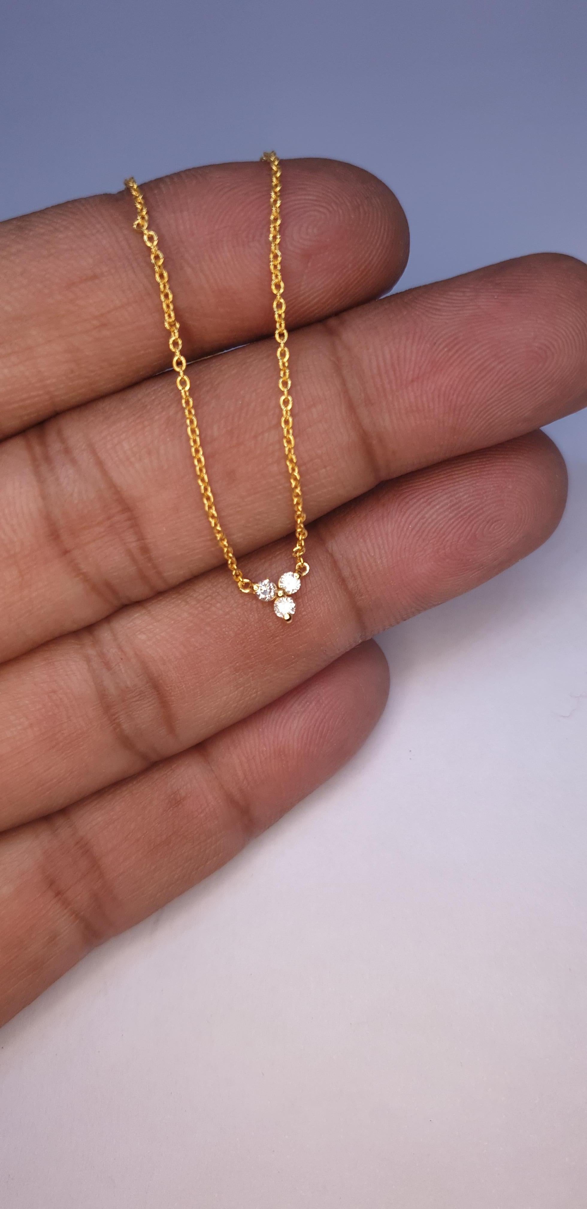 Collier en or massif 14K à trois diamants Breloque en diamant naturel. Neuf - En vente à Chicago, IL