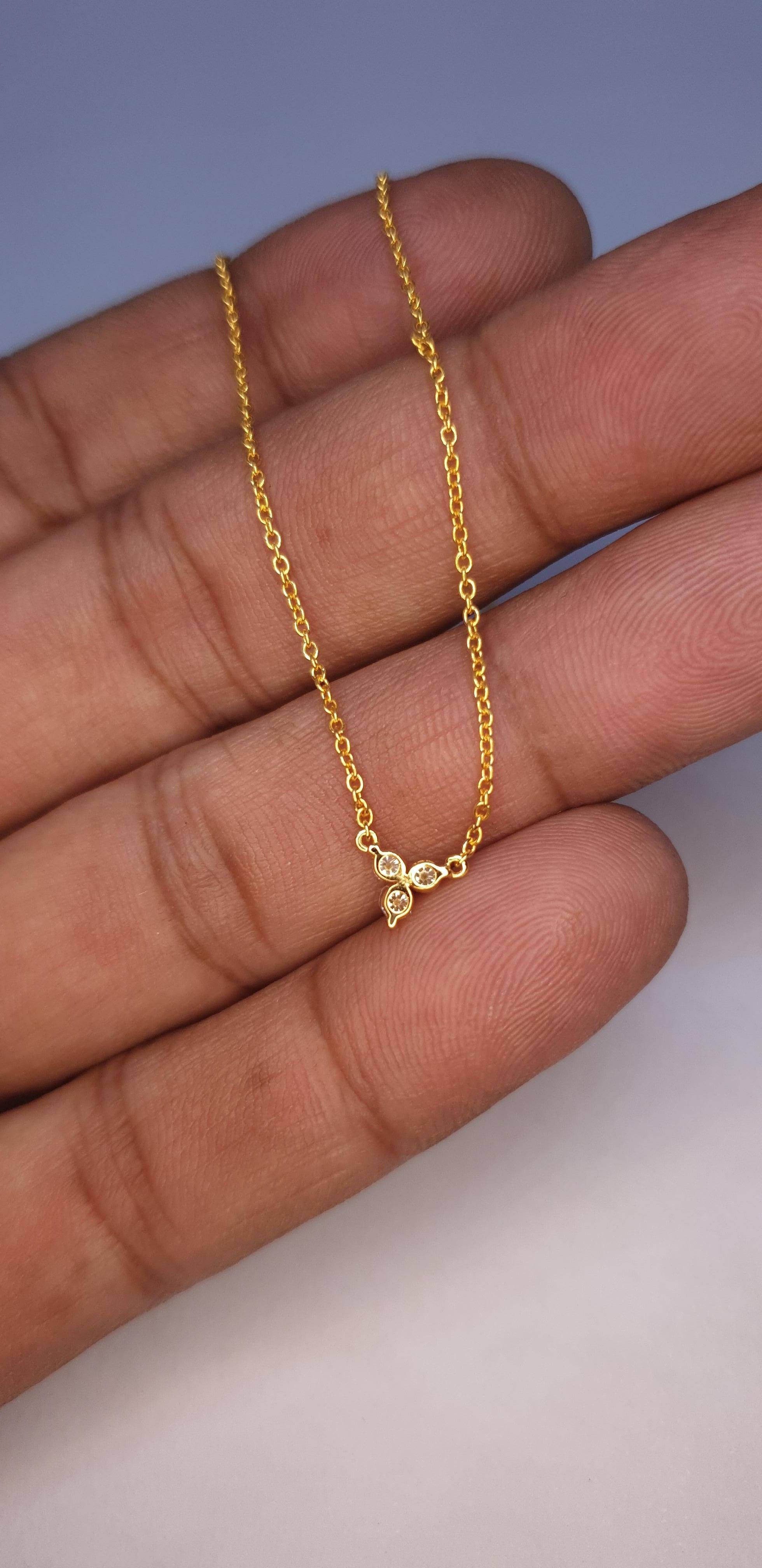 Collier en or massif 14K à trois diamants Breloque en diamant naturel. en vente 1