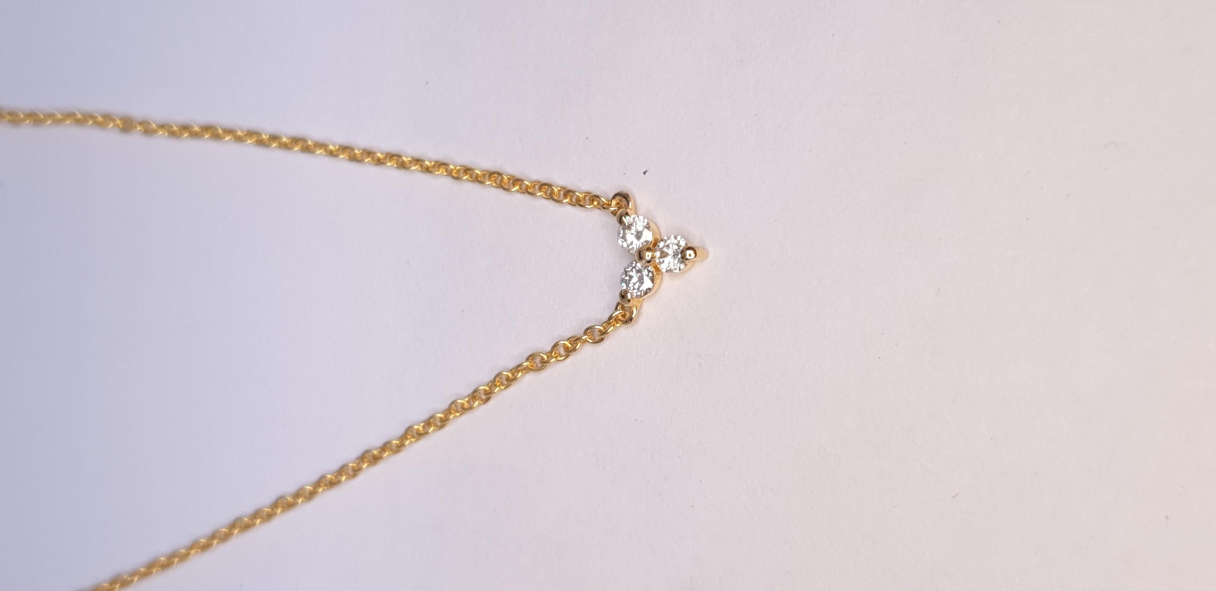 Collier en or massif 14K à trois diamants Breloque en diamant naturel. en vente 3