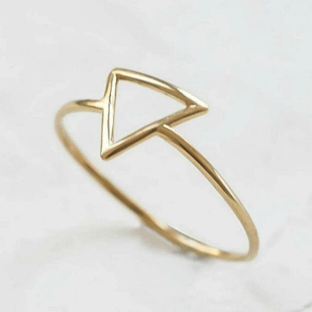 14k Solid Gold Tiny Hollow Triangle Ring Handmade Delicate Valentines Day Gift. en vente 1
