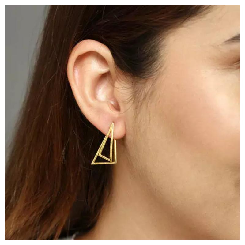 Orecchino a triangolo in oro massiccio 14K In condizioni Nuovo in vendita a Chicago, IL