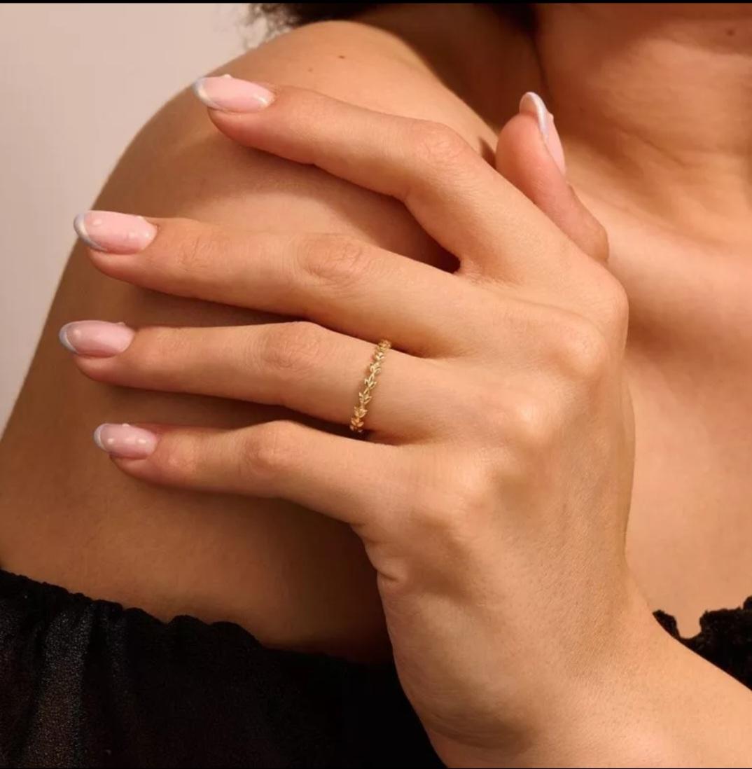 14K Solid Gold Vine Wedding Ring gold Leaf Stacking Floral ring Band For Girls In New Condition For Sale In Chicago, IL