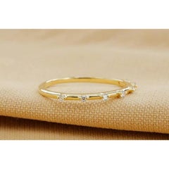 14k Massivgold Ehering Minimalistischer Diamant Stapelbarer halber Eternity-Ring