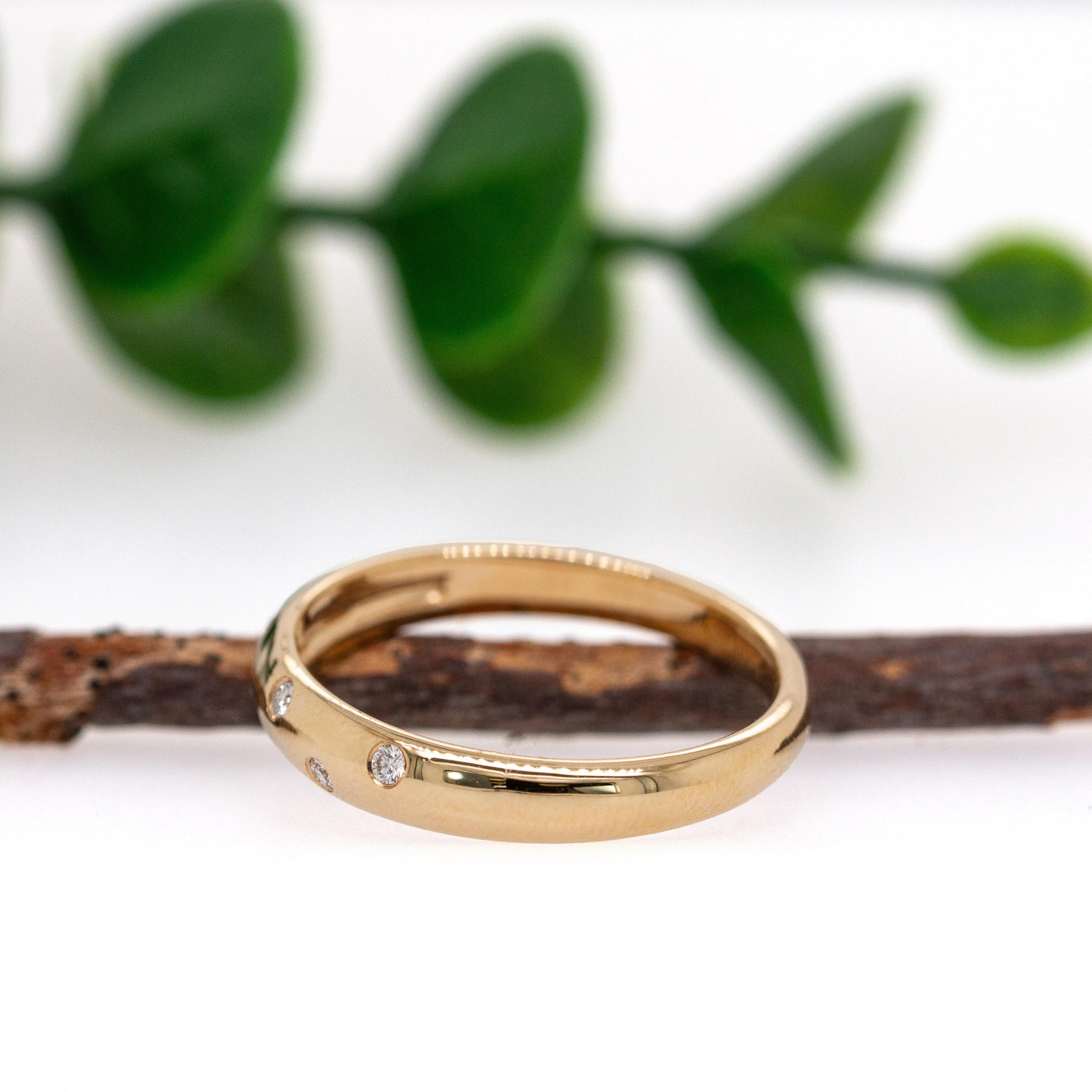 14K Solid Gold Hochzeit Band mit Erde abgebaut Diamant Akzente (Rundschliff) im Angebot