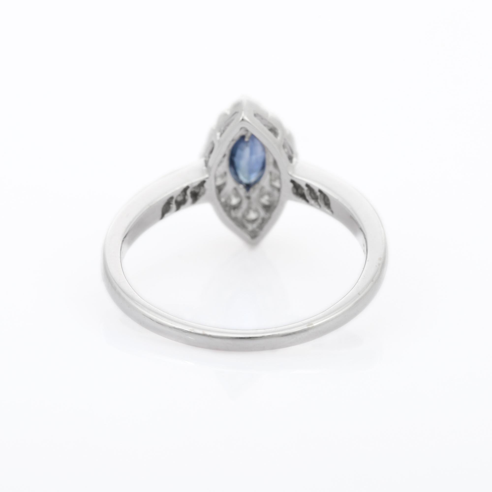 En vente :  Bague de fiançailles en or blanc massif 14 carats avec saphir bleu marquise et halo de diamants 4