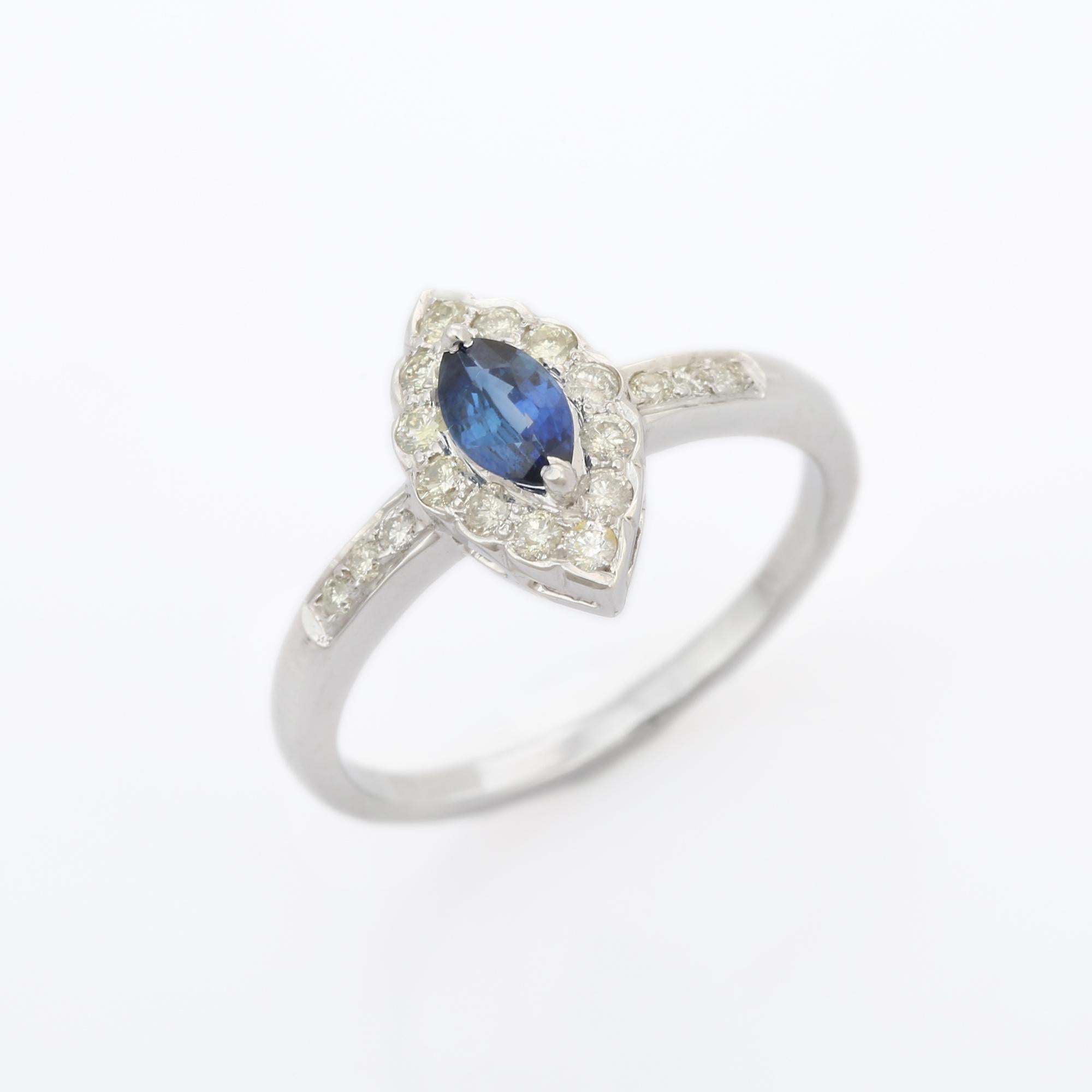 En vente :  Bague de fiançailles en or blanc massif 14 carats avec saphir bleu marquise et halo de diamants 5