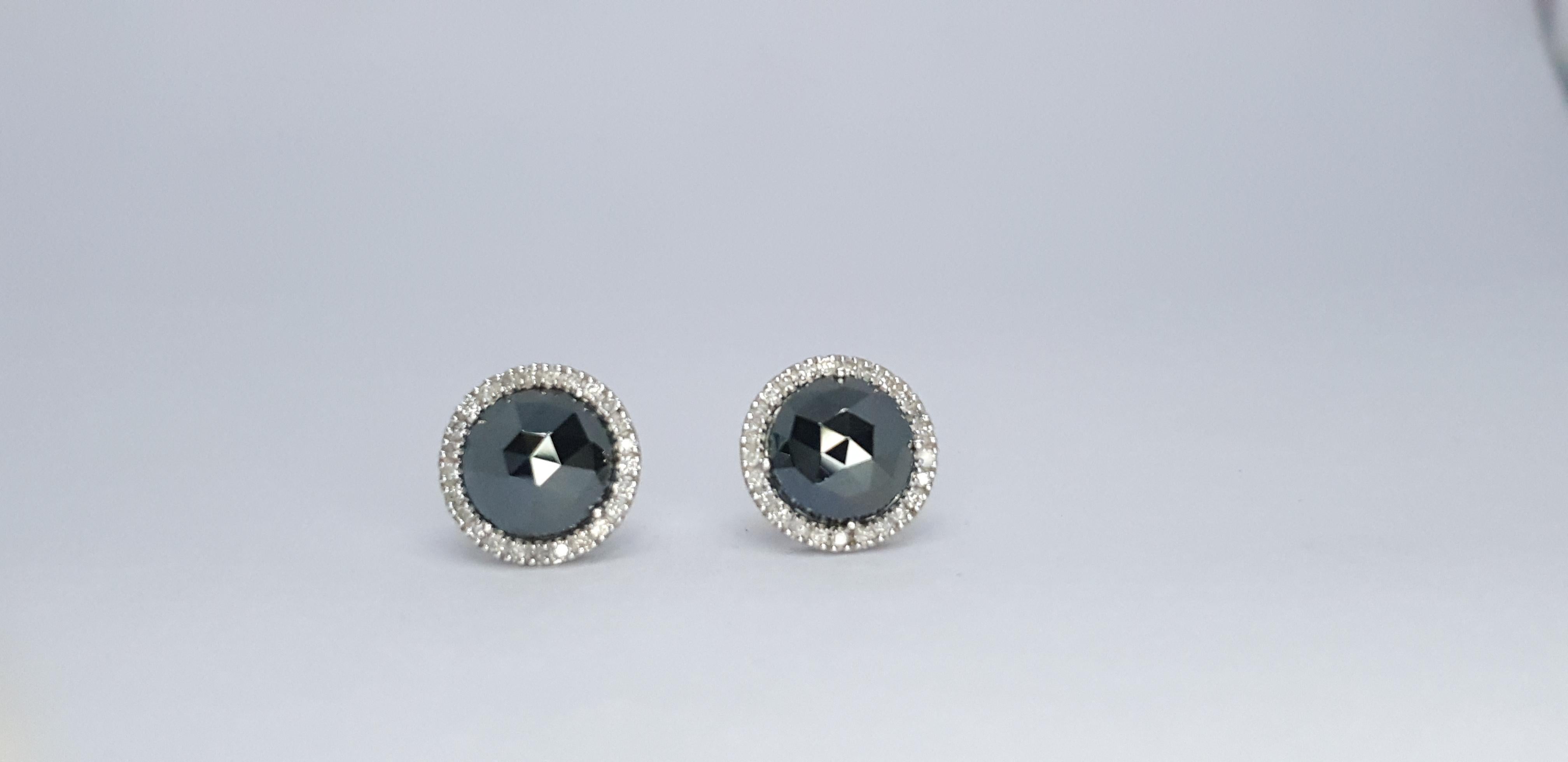 14K Solid Real White Gold Diamond Studded Spinel Stud Earring For Women. In New Condition For Sale In Chicago, IL
