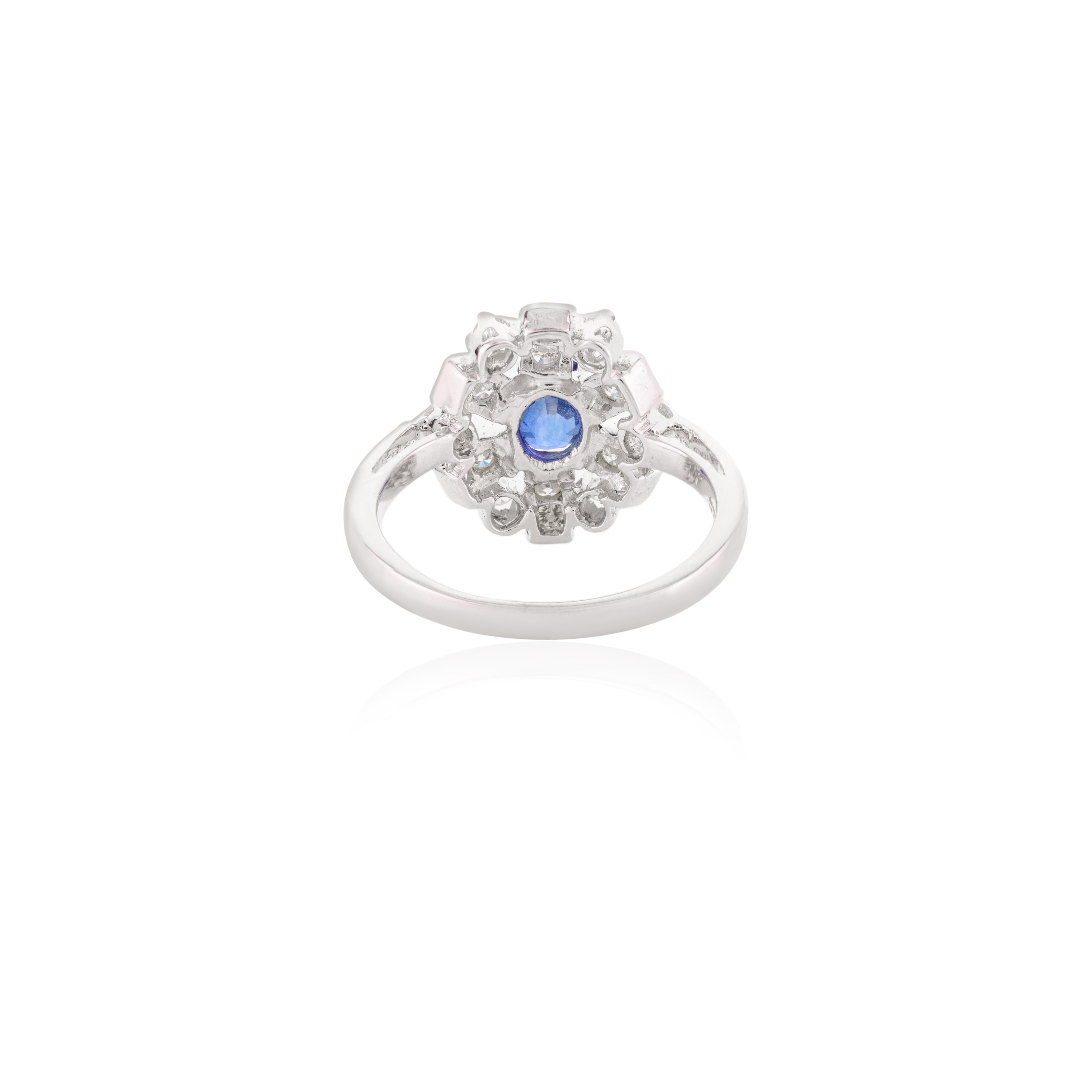 En vente :  Bague cadeau pour femmes en or blanc massif 14 carats avec halo de fleurs et saphirs bleus 5