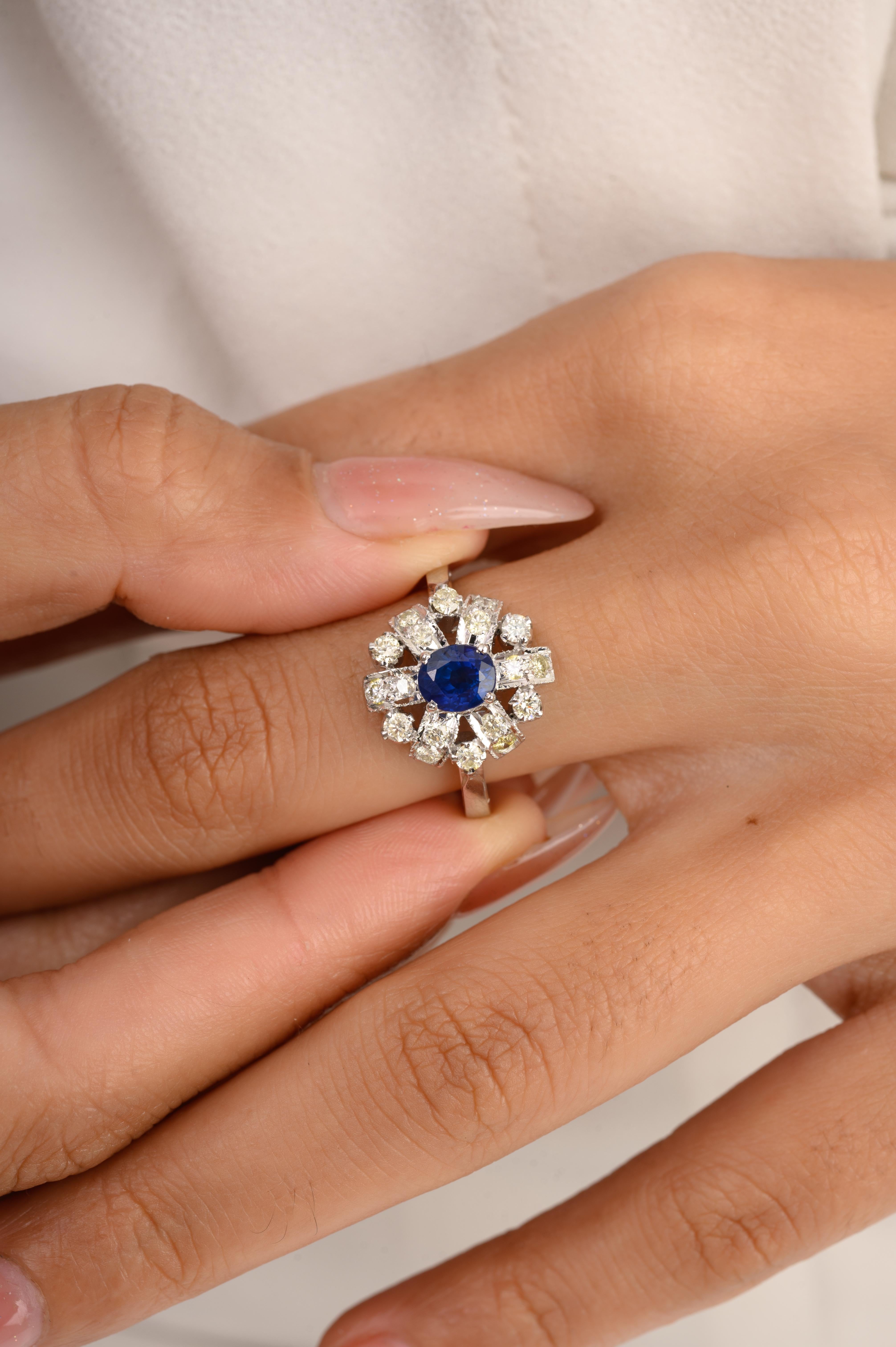 En vente :  Bague cadeau pour femmes en or blanc massif 14 carats avec halo de fleurs et saphirs bleus 4