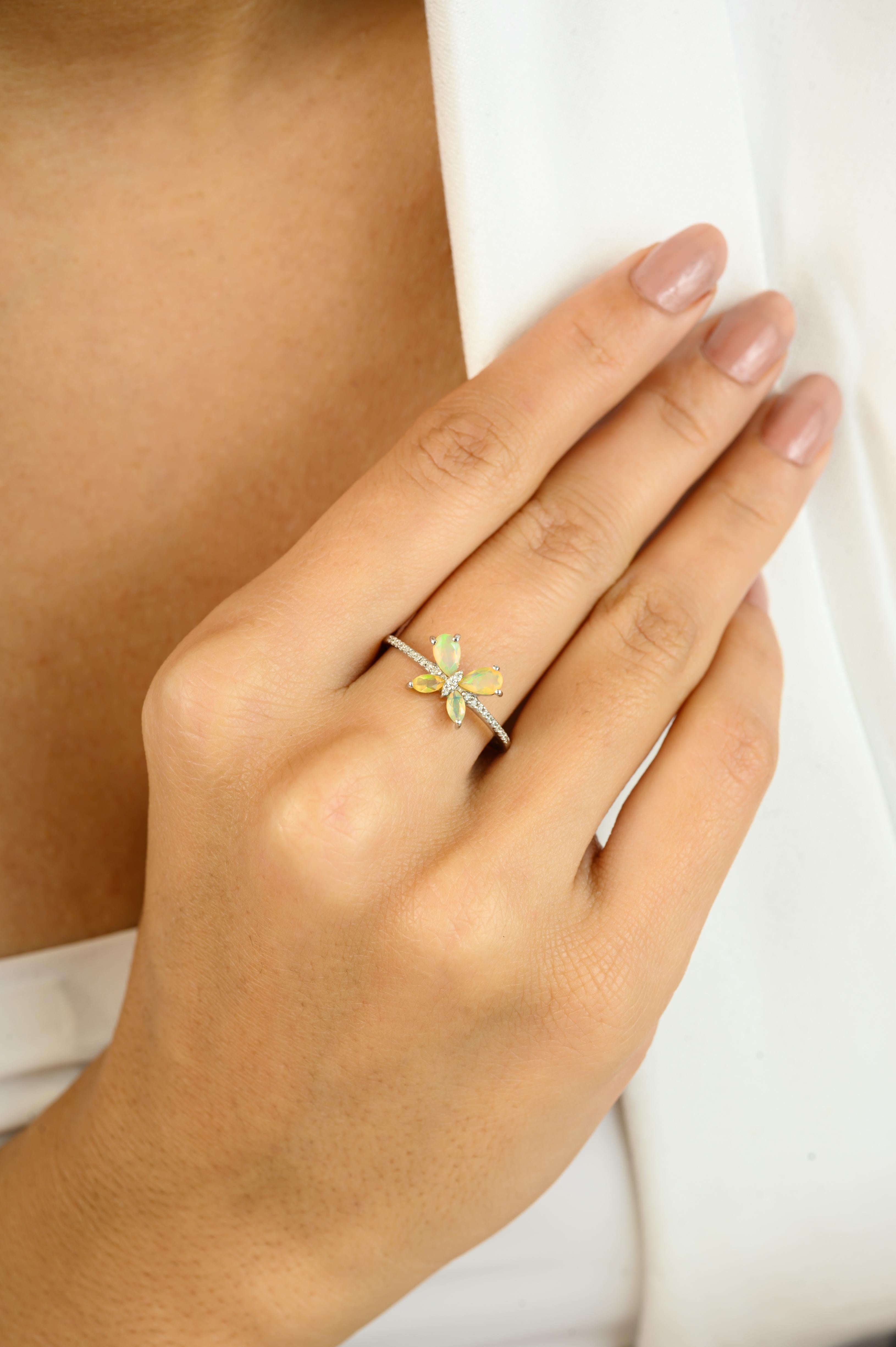 Im Angebot: 14 Karat massiver Weißgold Opal-Schmetterlingsring mit Marquise- und Birnenschliff-Edelsteinen () 3