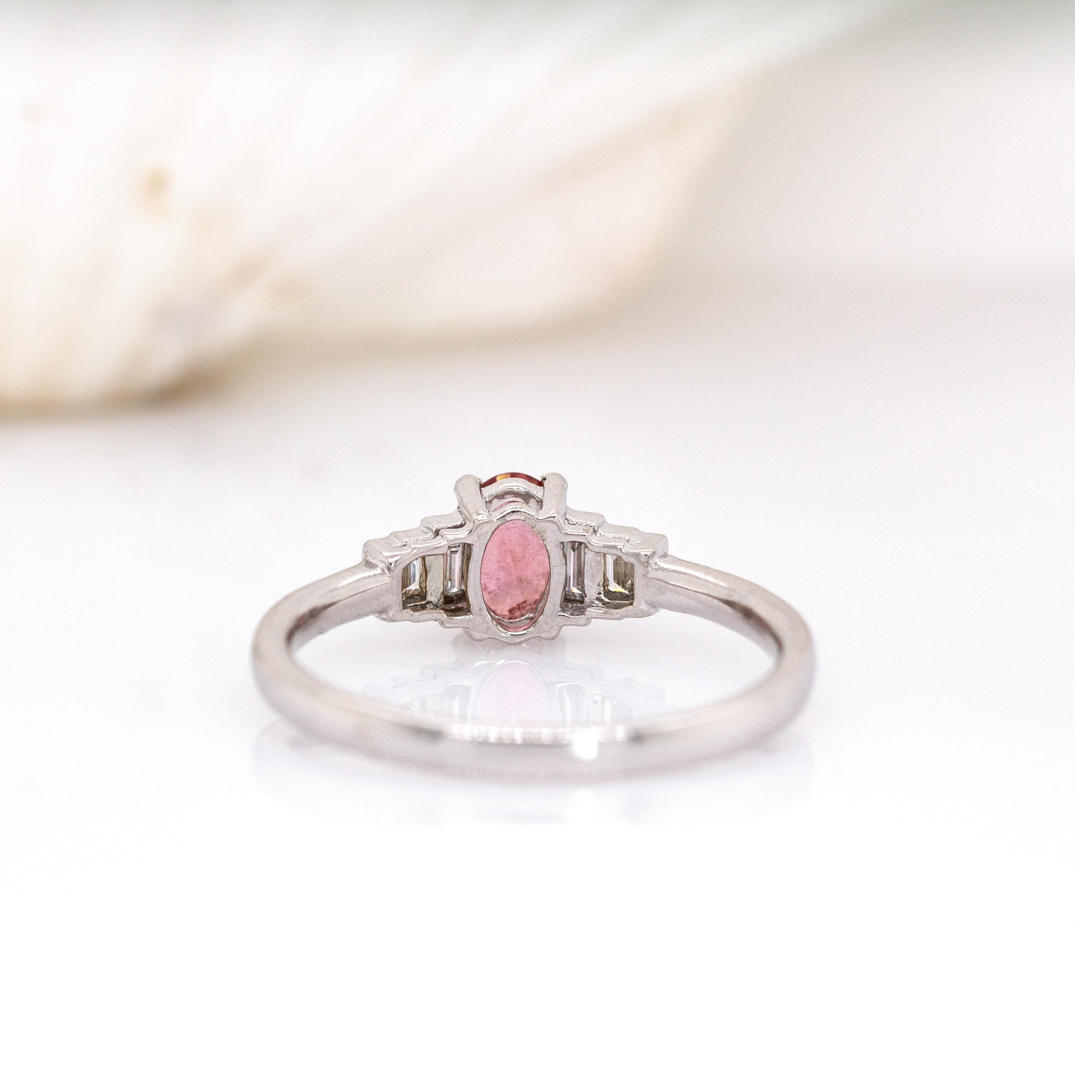 De las mujeres Anillo de zafiro Padparadscha de oro blanco macizo de 14 quilates: Detalles de diamantes extraídos de la tierra en venta