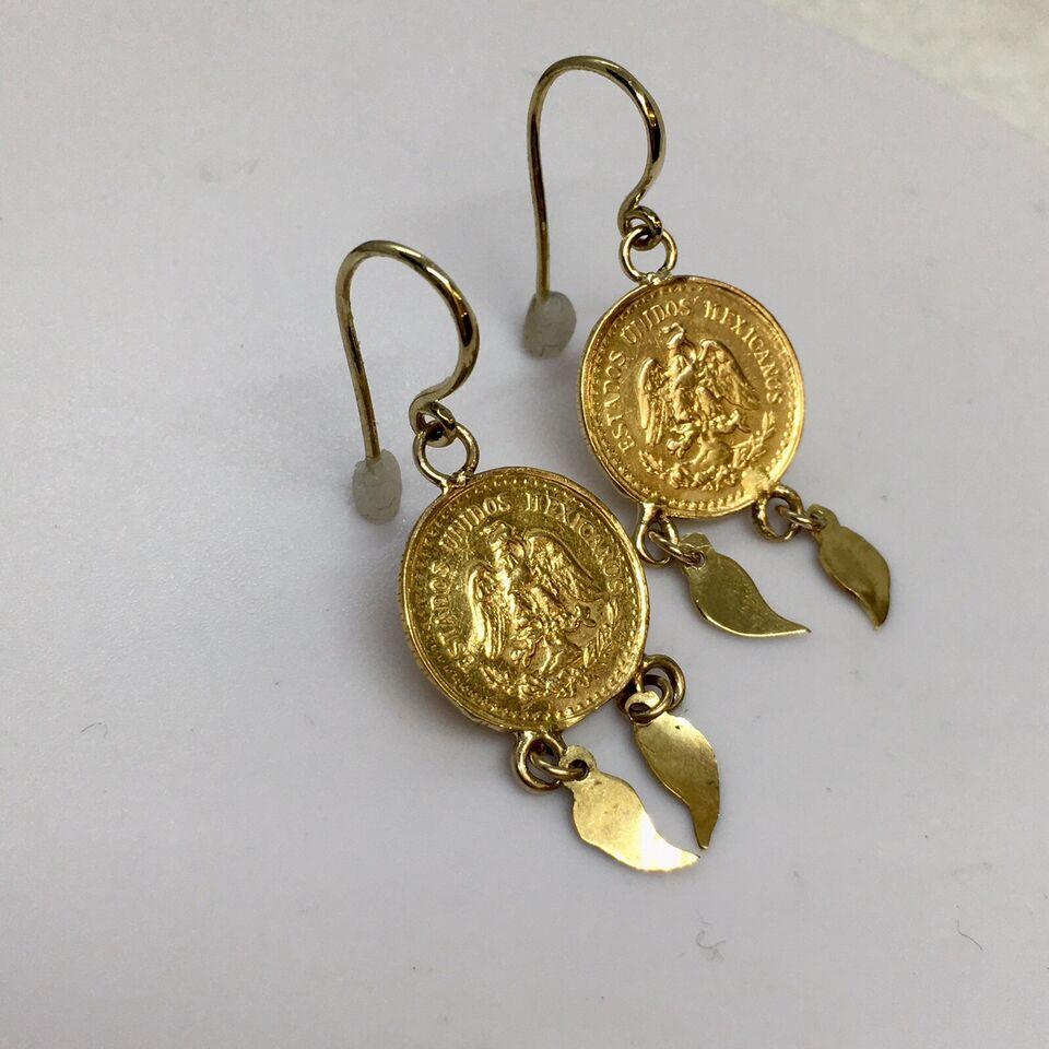 14K Solid Yellow Gold 22K 2.5 Pesos Gold Coin 1.5 Inch Dangling Wire Earrings

Weighting 5.8 gram
Hanging 1.5 inch hanging 'from ear lobe'
Vintage jewelry


1945 doseMidios 15.5 mm coin
