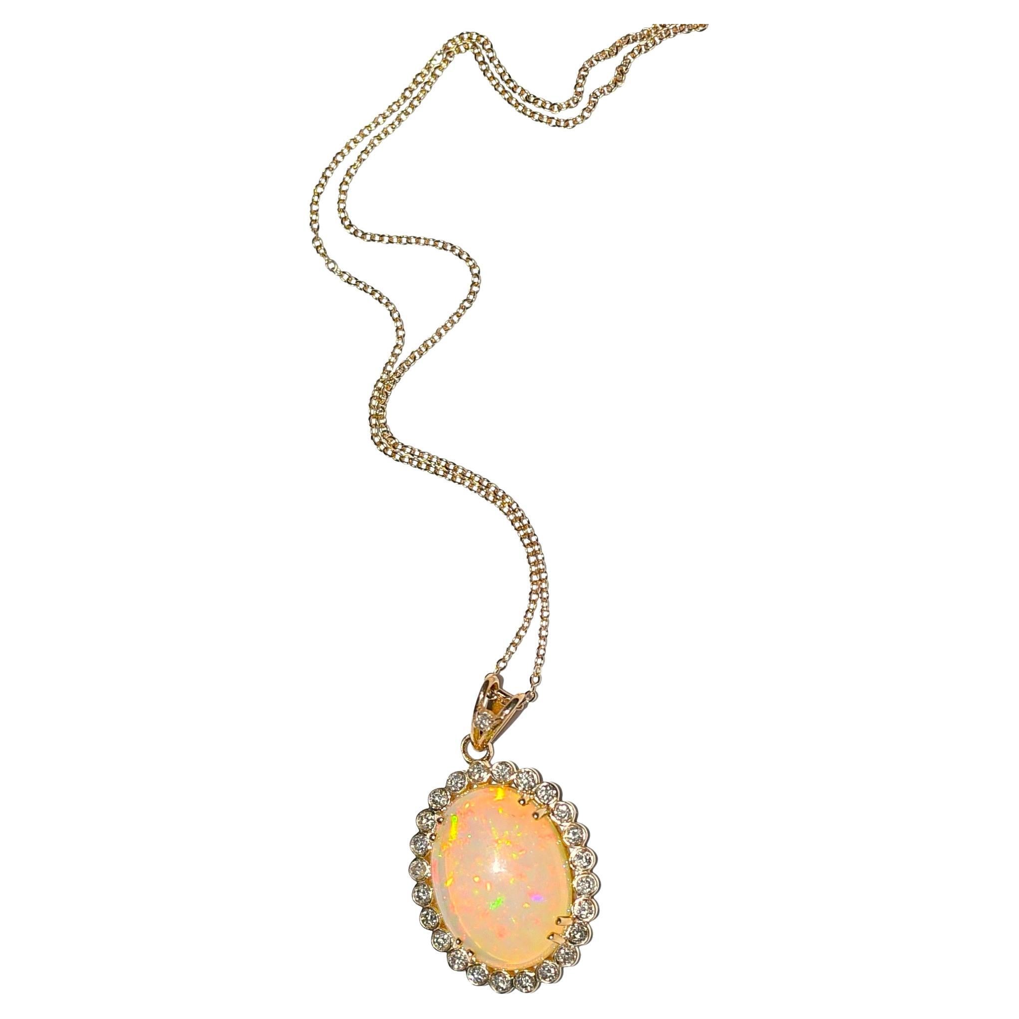 Collana in oro giallo massiccio 14k 3.76CT Oval Shape Natural Opal 0.49CT Diamond in vendita