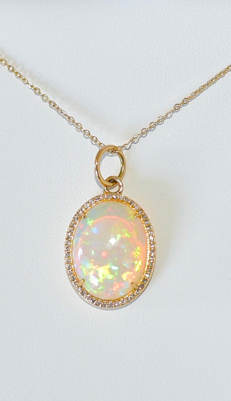 Modern 14k Solid Yellow Gold 6.11CT Oval Shape Natural Opal 0.17CT Diamond Necklace  For Sale