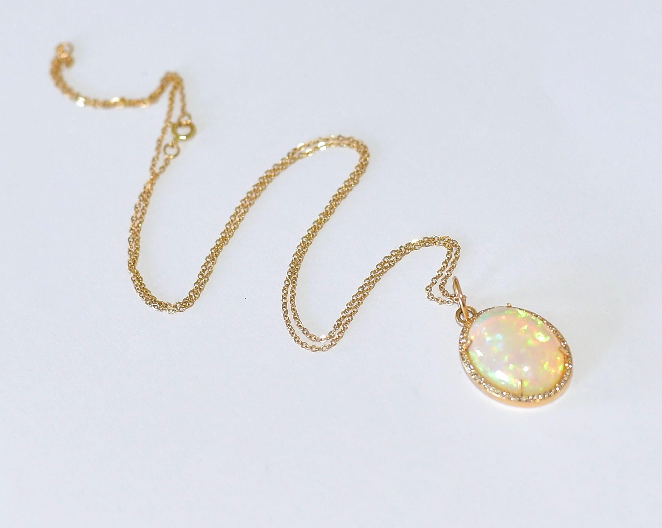 14k Solid Yellow Gold 6.11CT Oval Shape Natural Opal 0.17CT Diamond Necklace  In New Condition For Sale In Astoria, NY