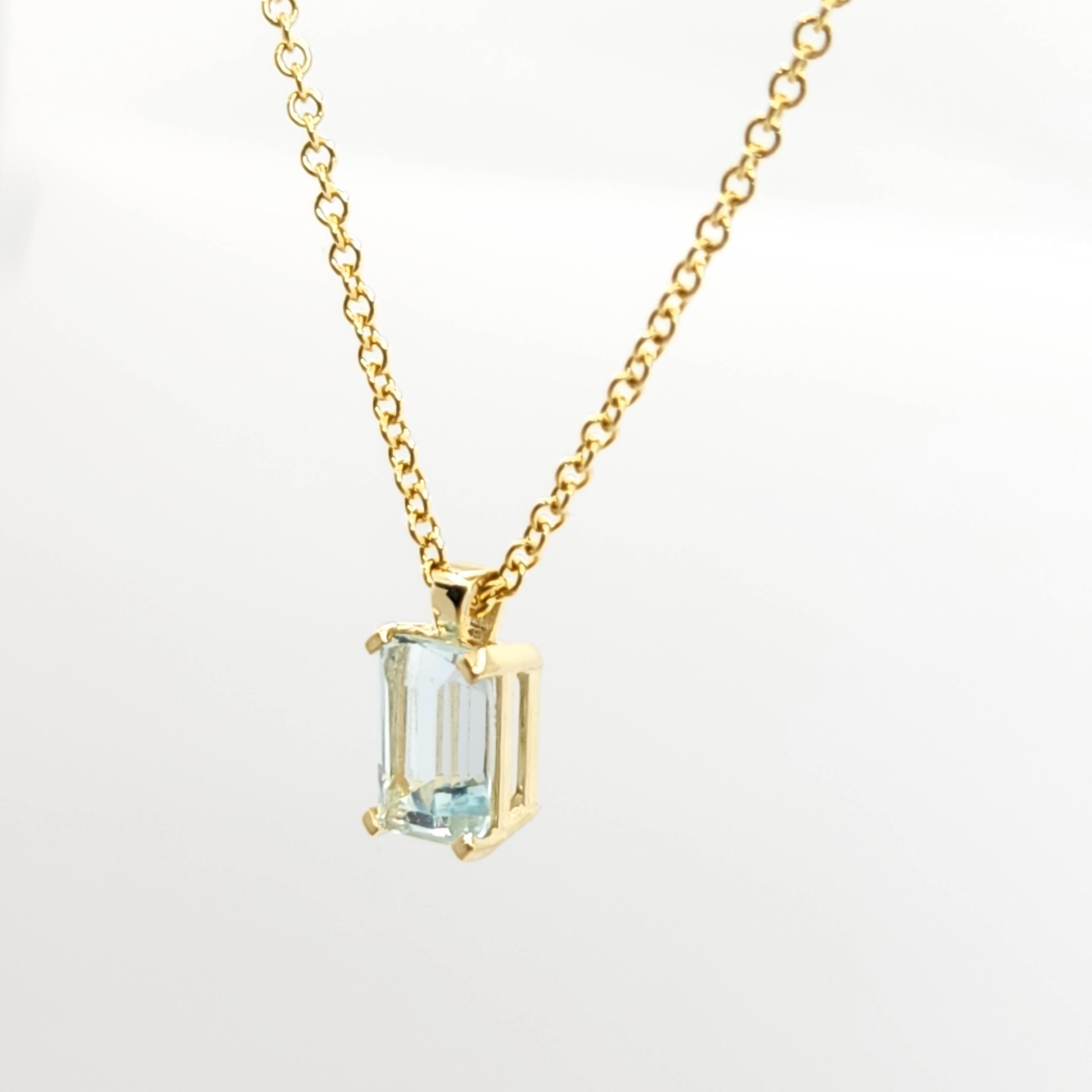 Embrace the allure of our Aquamarine Necklace, a best-selling piece crafted from elegant 14k gold and adorned with a hand-selected Aquamarine natural Gemstone. Its timeless design and unmatched quality make it an essential addition to any jewelry